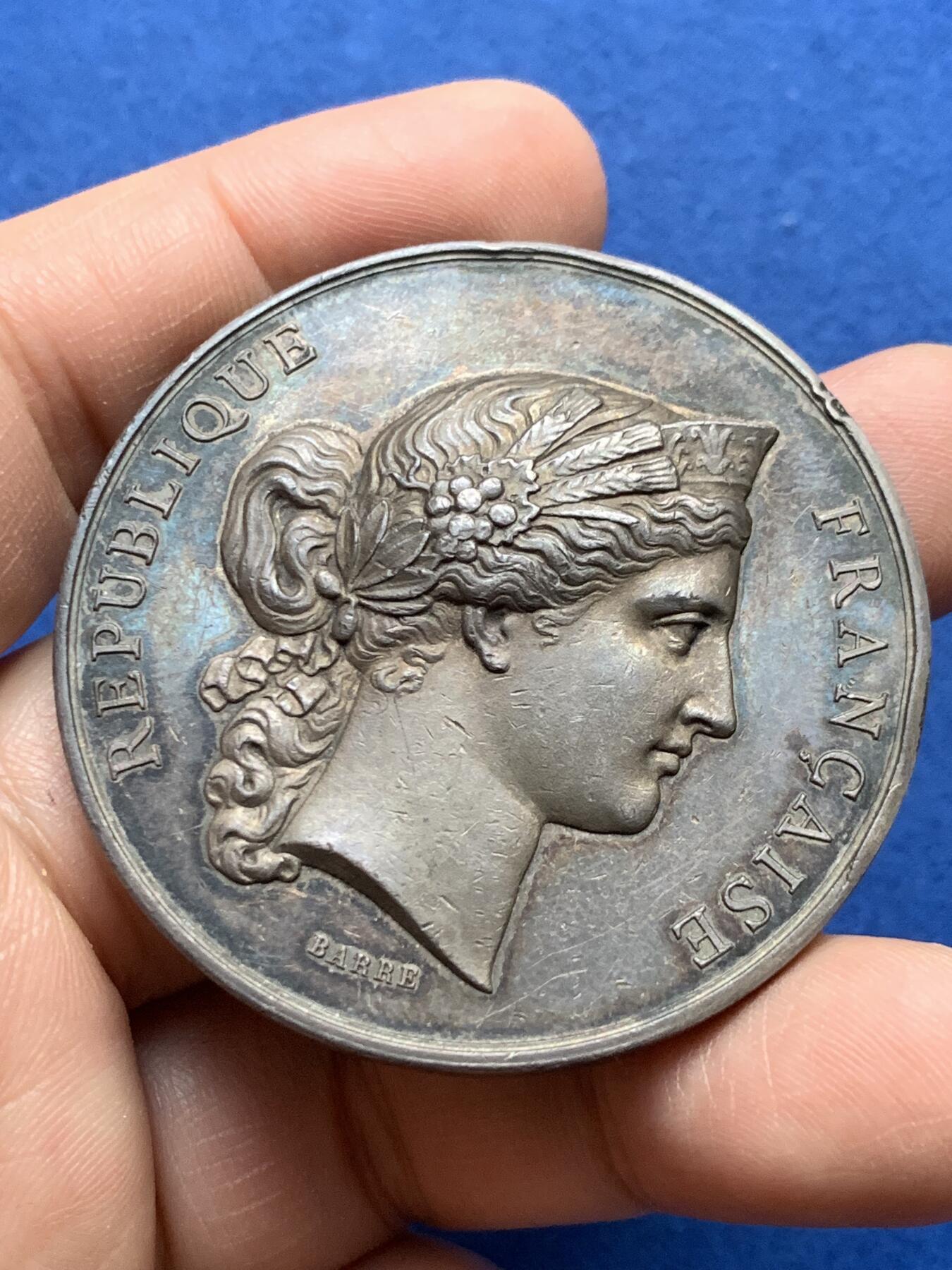 《竞宝斋》第375场 周日，周一，周二 3场连拍 （全场包邮） 法国农业部银章，65.6g，50.3mm，蜜蜂边铭，边有磕碰