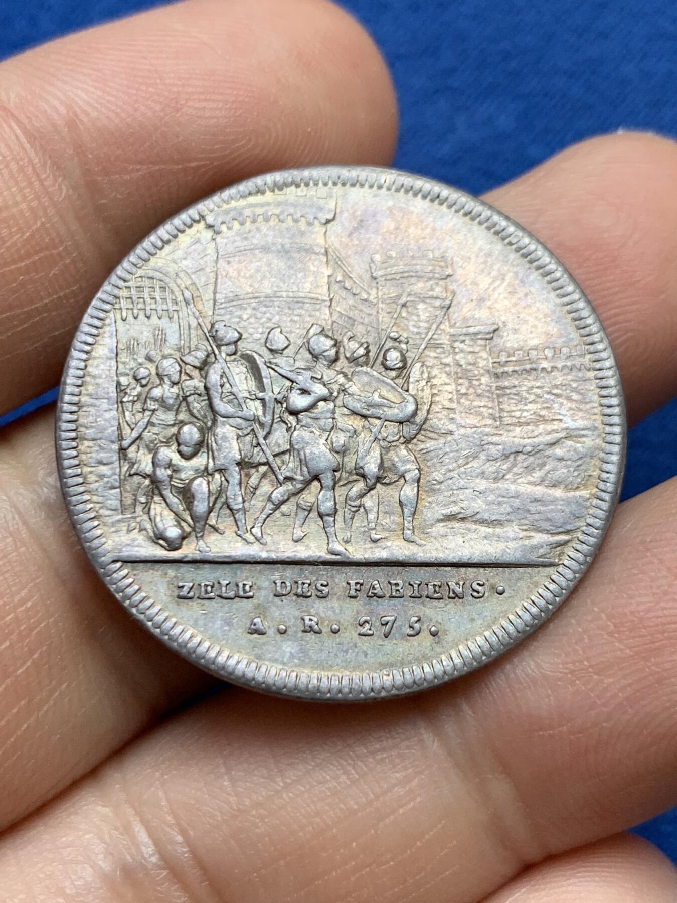 《竞宝斋》第375场 周日，周一，周二 3场连拍 （全场包邮） 瑞士于1740-1750年间让·达西尔铸造的《罗马共和国象征史》银质代币，布匿战争统帅马尔库斯向元老院讲话，9.61g，31.6mm