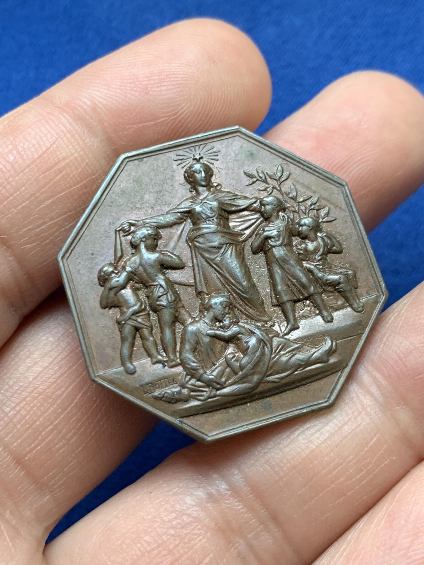 《竞宝斋》第375场 周日，周一，周二 3场连拍 （全场包邮） 法国奥尔良慈善协会八角铜质代币，13.65g，32.5mm，丰饶角边铭