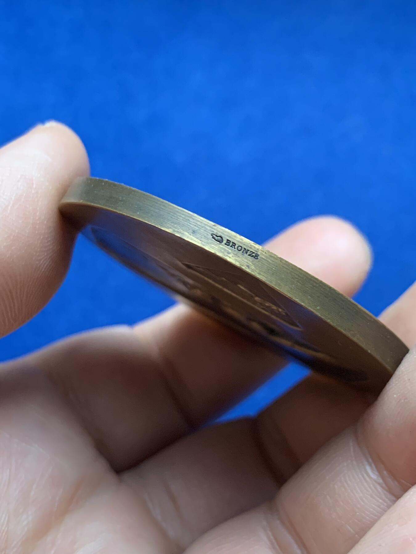 《竞宝斋》第375场 周日，周一，周二 3场连拍 （全场包邮） 法国体育部长颁发游泳比赛铜章 带盒 63g 49.7mm 丰饶角铜标