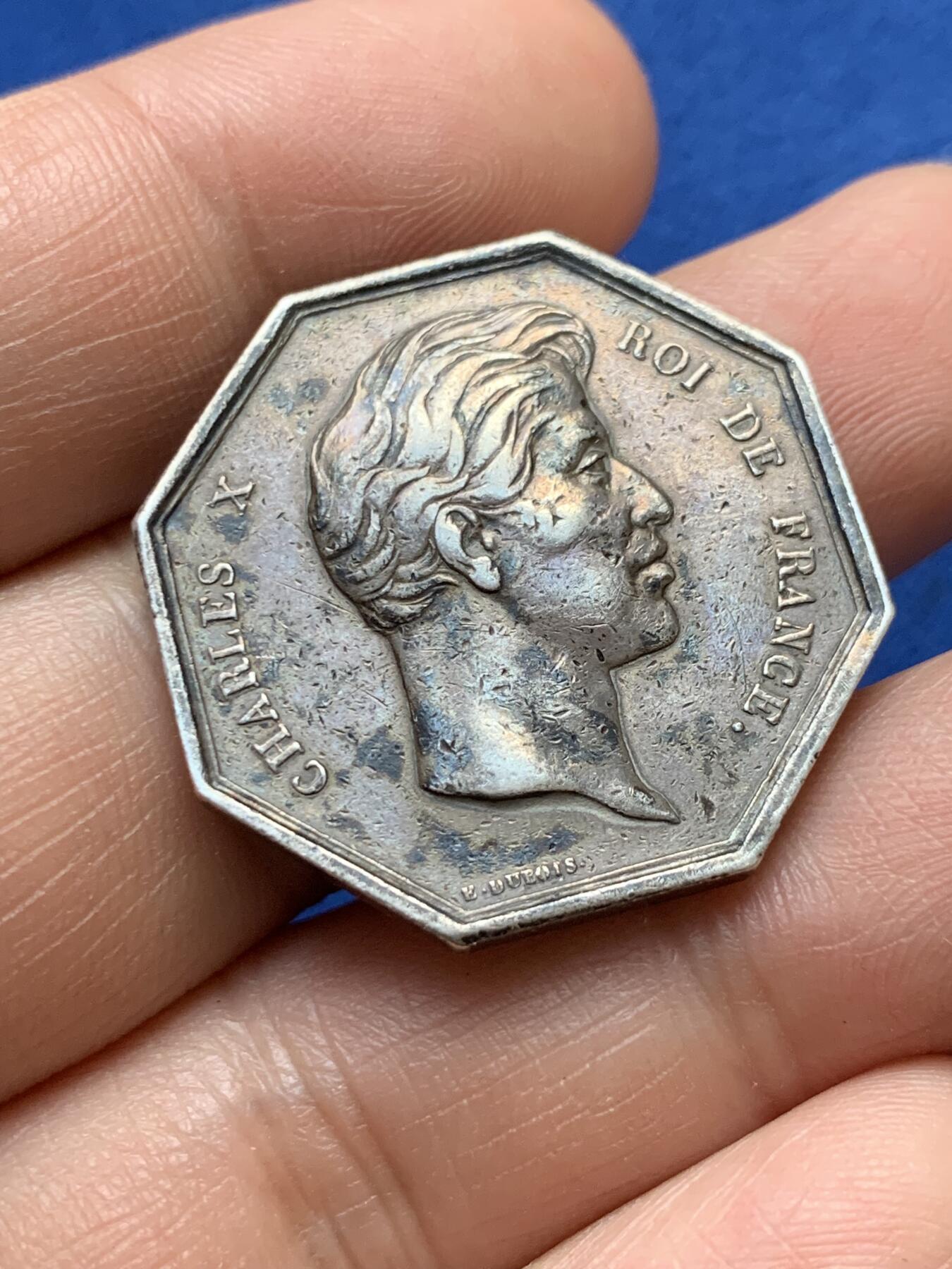 《竞宝斋》第375场 周日，周一，周二 3场连拍 （全场包邮） 法国查理十世高卢雄鸡八角银代币 早期无边铭 14.25g，29.6mm