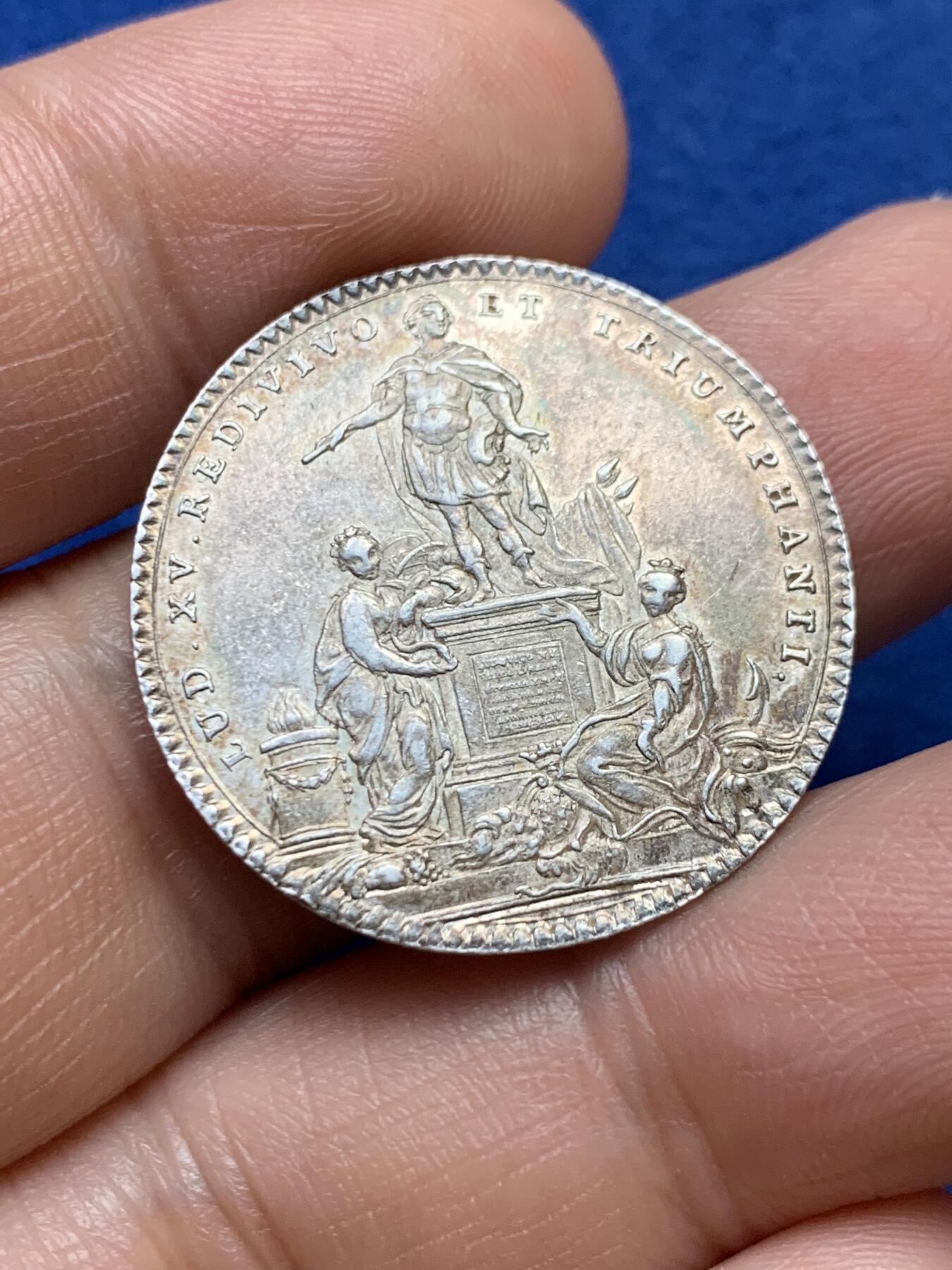 《竞宝斋》第375场 周日，周一，周二 3场连拍 （全场包邮） 法国路易十五雕像布列塔尼州圆形银质jeton，6.74g，直径28.2mm