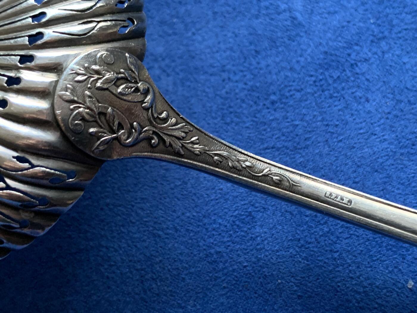 《竞宝斋》第375场 周日，周一，周二 3场连拍 （全场包邮） 法国镀银漏勺，重72.51g，尺寸约200*63mm，有B.T.A.M标，带原盒