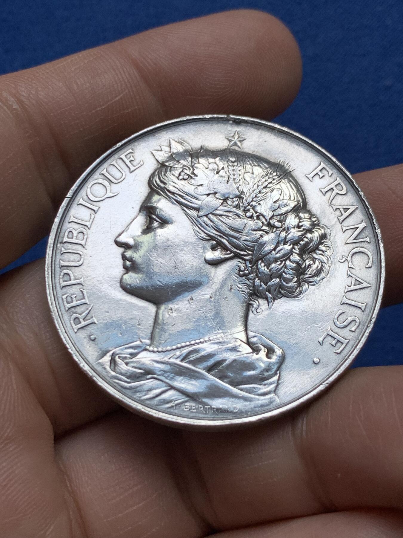 《竞宝斋》第375场 周日，周一，周二 3场连拍 （全场包邮） 法国勒米尔蒙地区农业展银章，32.65g，41.4mm，丰饶角边铭