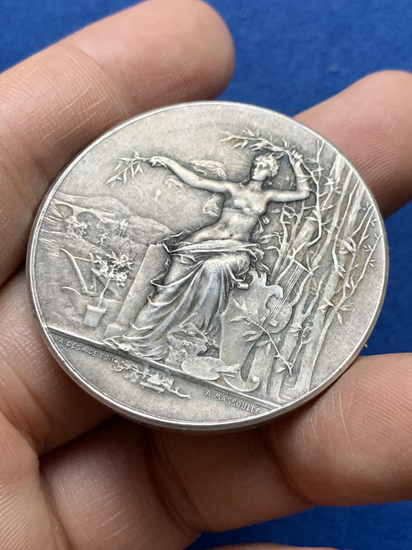 《竞宝斋》第375场 周日，周一，周二 3场连拍 （全场包邮） 法国新艺术风格清凉女神银章，伊维托特农业协会，35.59g，42.3mm，丰饶角边铭