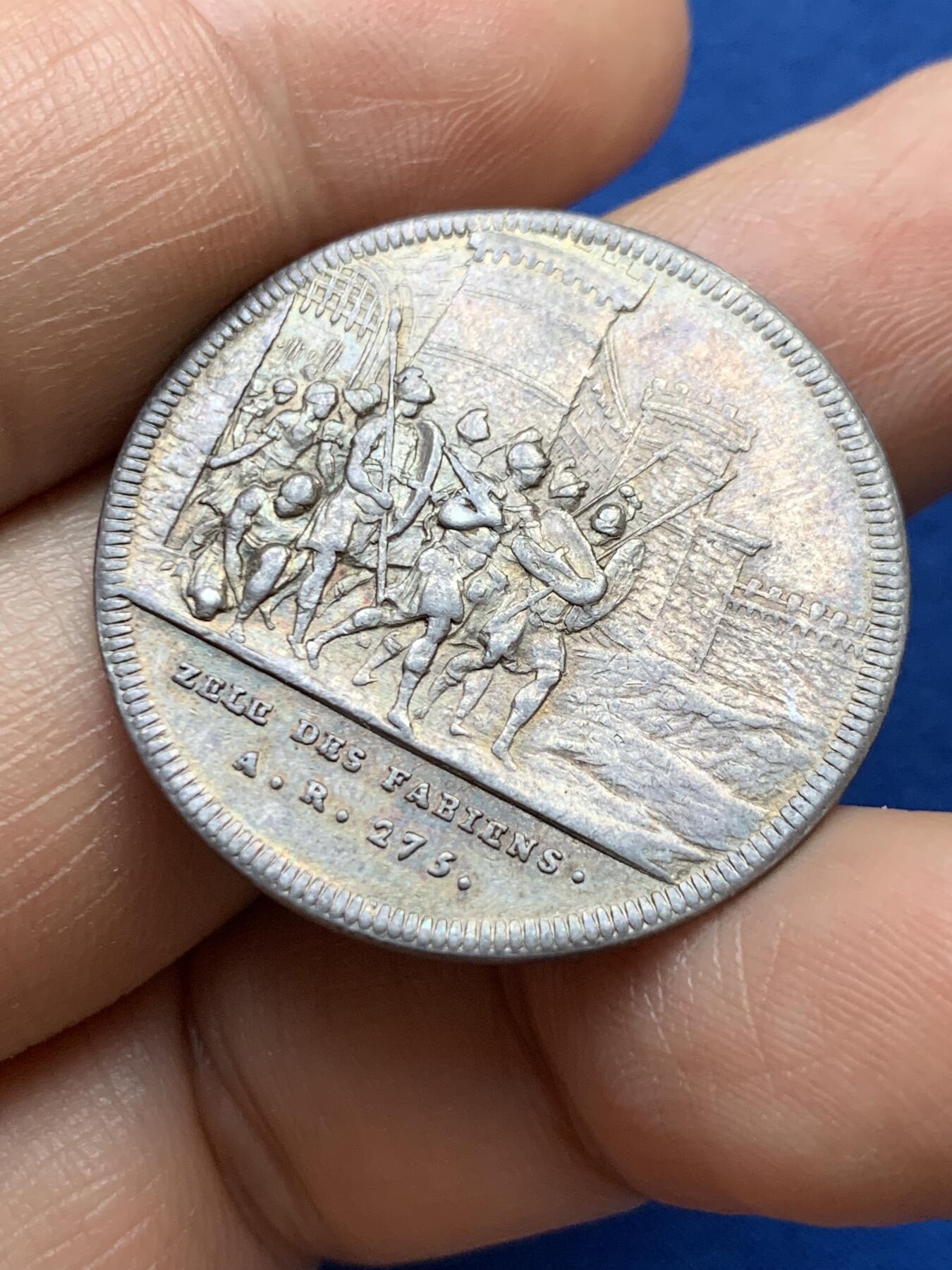 《竞宝斋》第375场 周日，周一，周二 3场连拍 （全场包邮） 瑞士于1740-1750年间让·达西尔铸造的《罗马共和国象征史》银质代币，布匿战争统帅马尔库斯向元老院讲话，9.61g，31.6mm