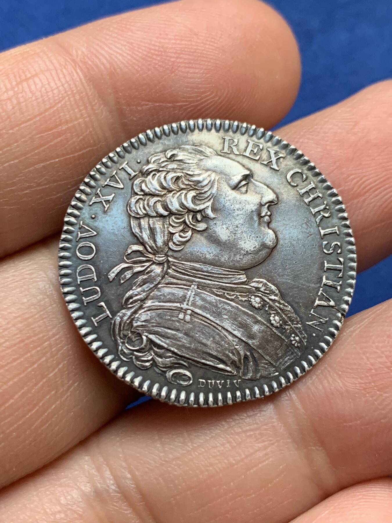 《竞宝斋》第375场 周日，周一，周二 3场连拍 （全场包邮） 法国路易十六头像布列塔尼州圆形银质jeton，5.7g，直径28.6mm