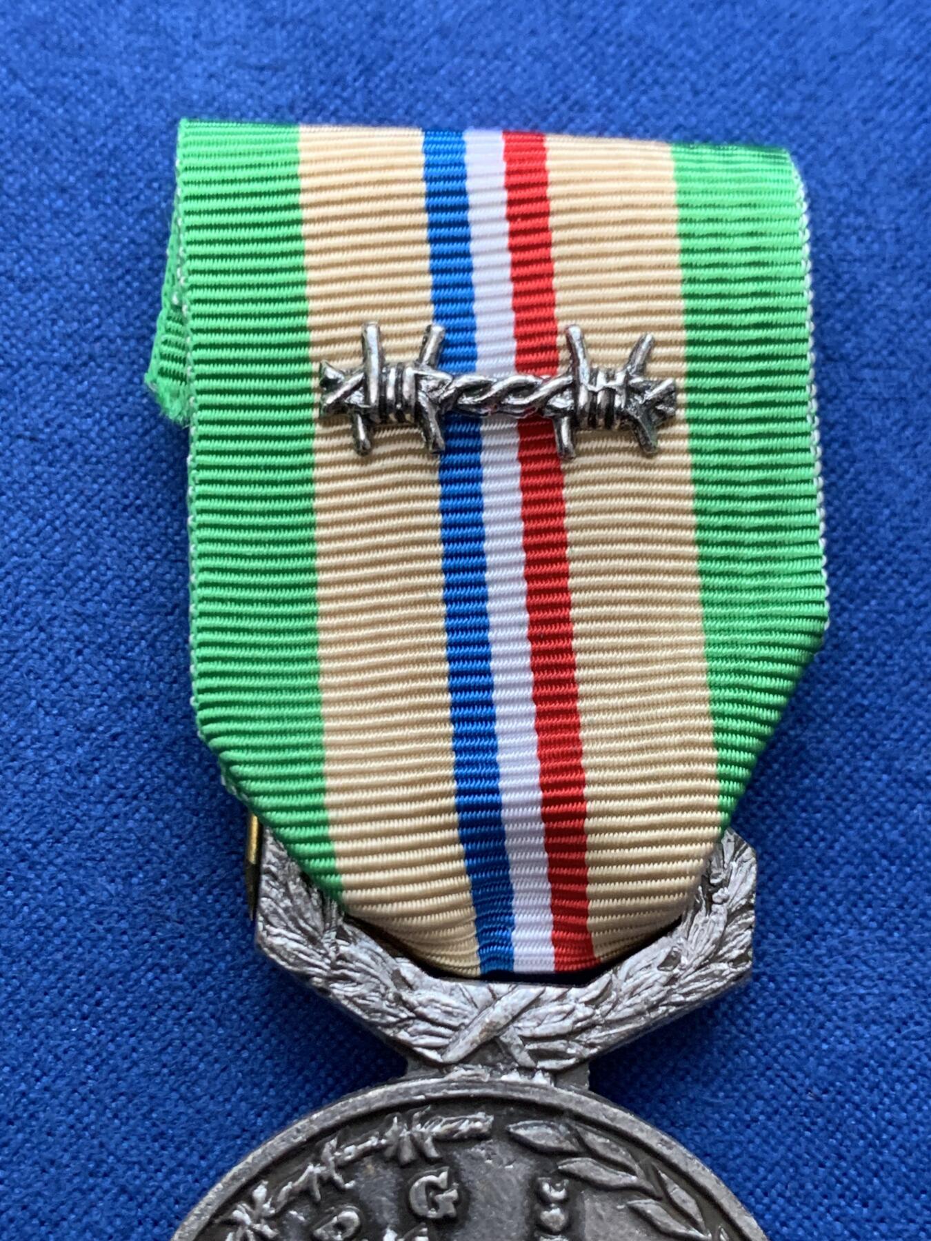 《竞宝斋》第373场 周日，周一，周二 3场连拍 （全场包邮） 全国联邦军事奖章 总重约25克