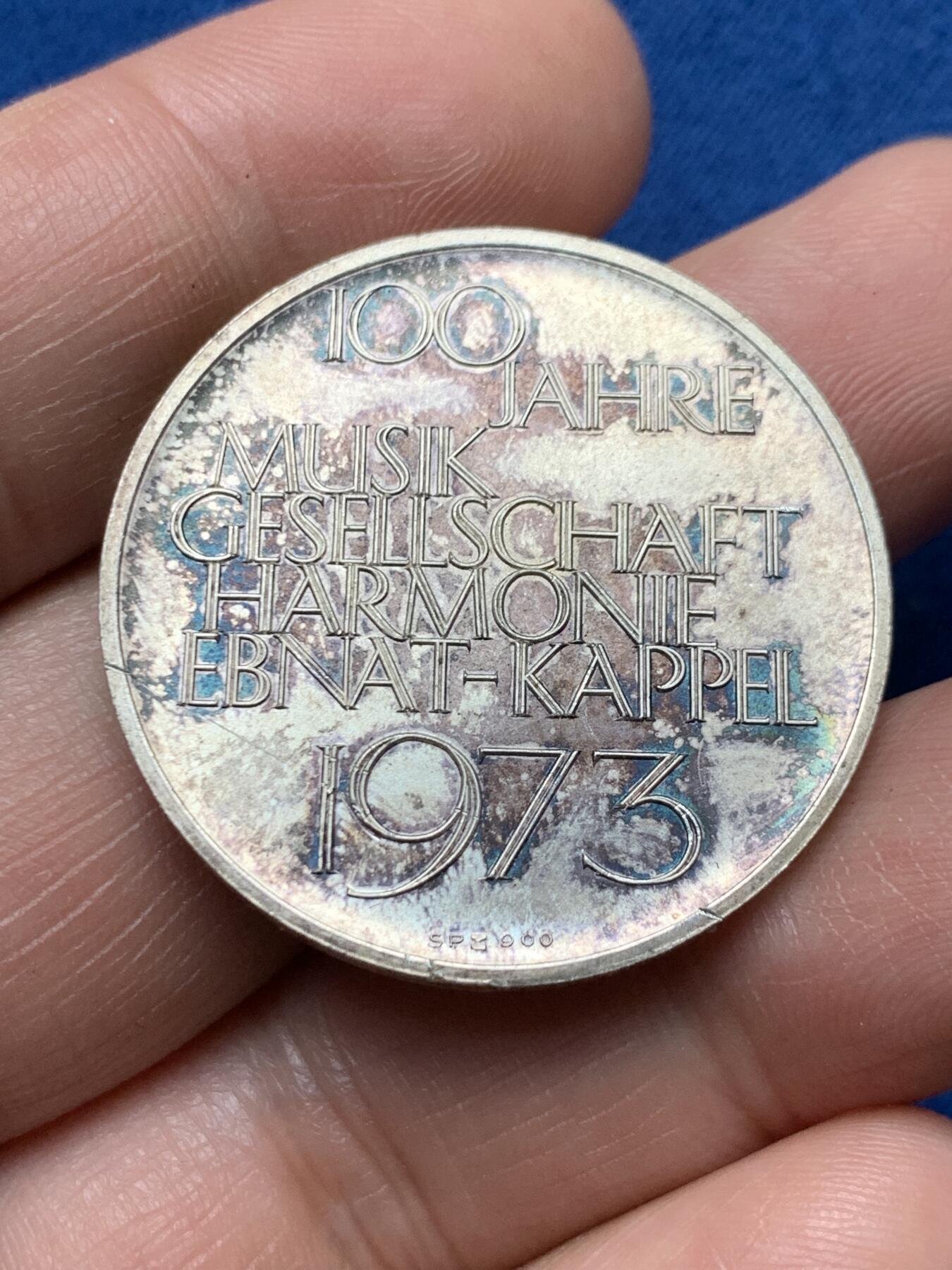 《竞宝斋》第373场 周日，周一，周二 3场连拍 （全场包邮） 1873-1973年音乐协会百年纪念银章 14.95克 33.3mm 包浆五彩 状态漂亮 细节见图