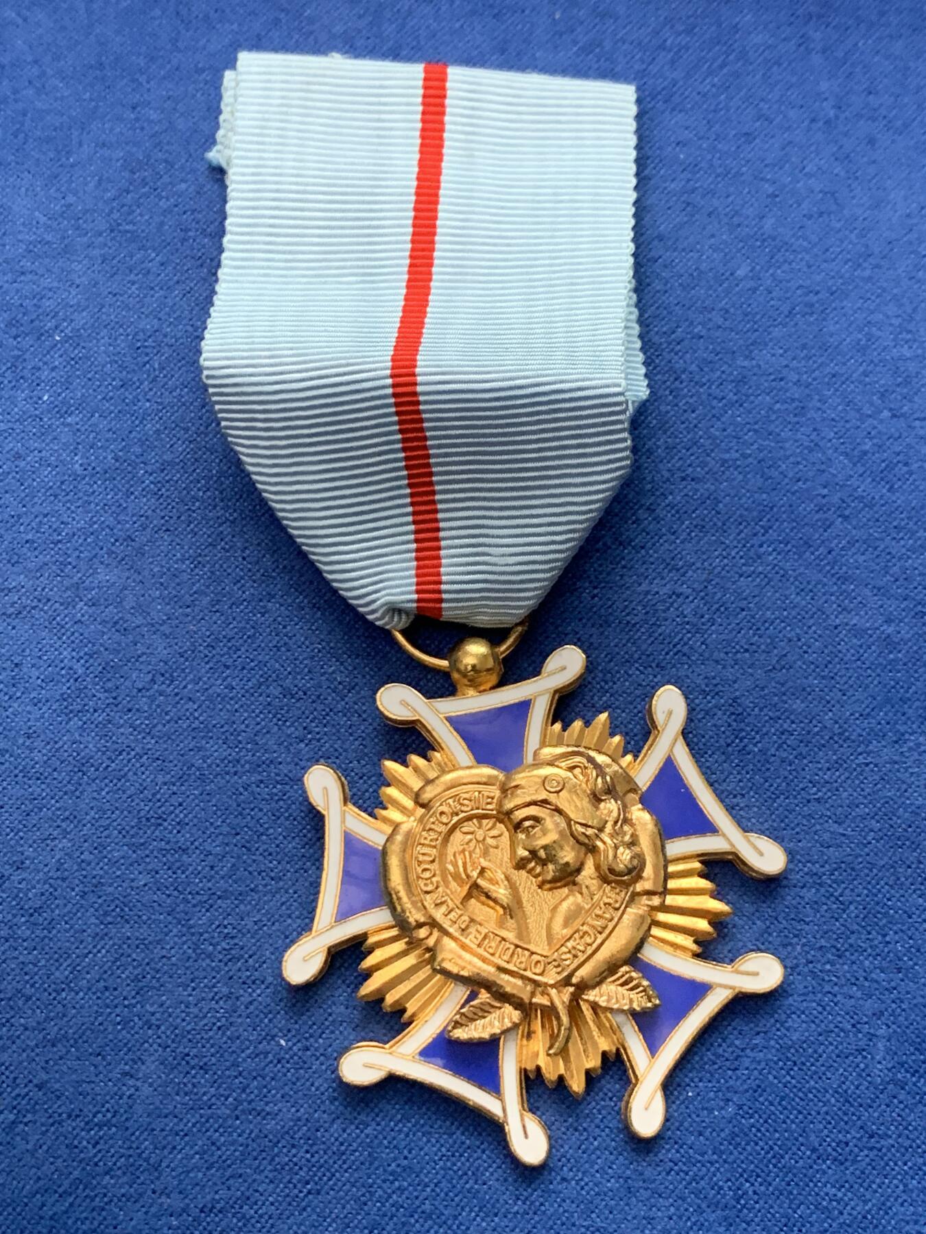 《竞宝斋》第373场 周日，周一，周二 3场连拍 （全场包邮） 法国礼遇奖章 镀金珐琅工艺 总重约24克