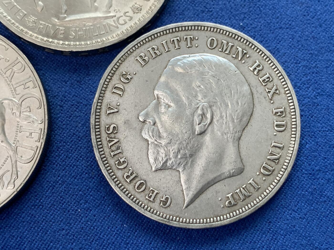 《竞宝斋》第373场 周日，周一，周二 3场连拍 （全场包邮） 三枚一组 英国克朗币，2枚登基克朗+1枚木马剑银币