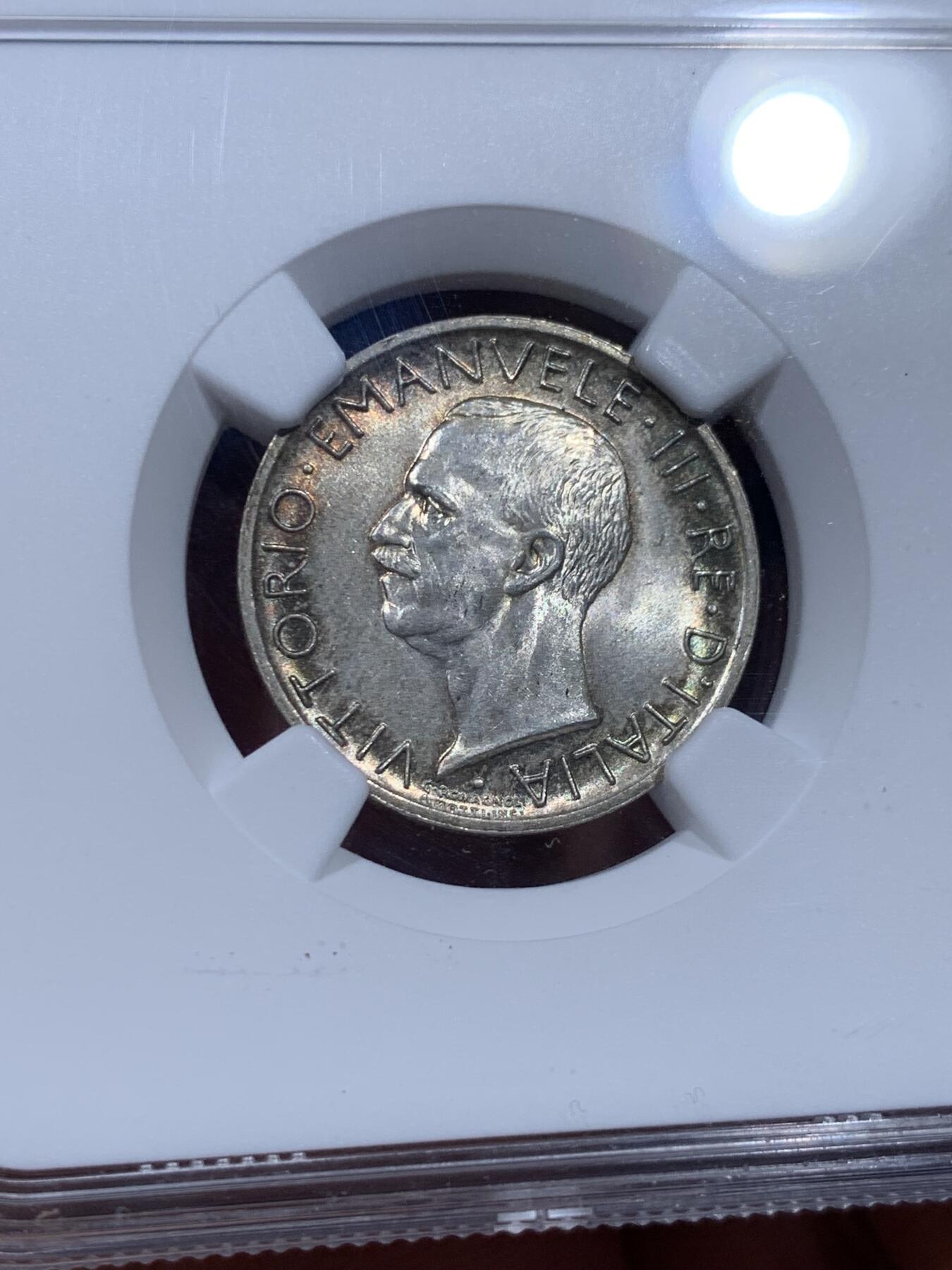 《竞宝斋》第373场 周日，周一，周二 3场连拍 （全场包邮） NGC MS64 意大利1930年埃曼纽尔三世5里拉银币，带漂亮环五彩，光度极佳，好状态。