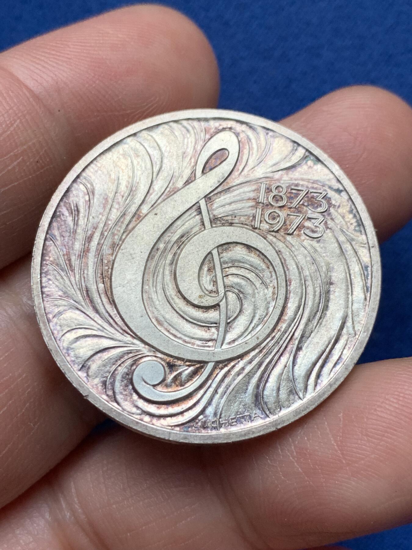 《竞宝斋》第373场 周日，周一，周二 3场连拍 （全场包邮） 1873-1973年音乐协会百年纪念银章 14.95克 33.3mm 包浆五彩 状态漂亮 细节见图