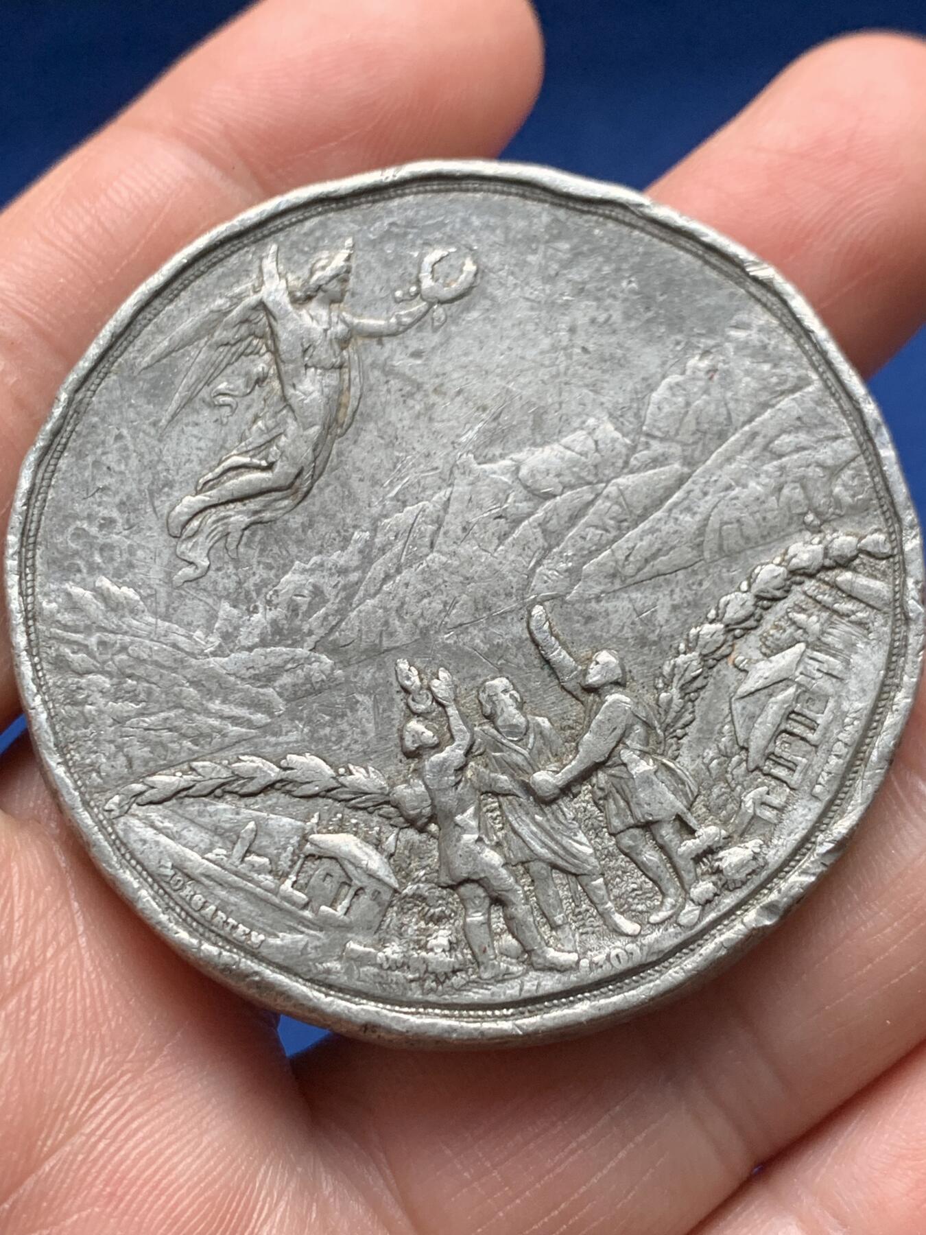 《竞宝斋》第373场 周日，周一，周二 3场连拍 （全场包邮） 瑞士联邦600周年纪念章 WM材质 49.6mm 49.7克 元素丰富 战损版本