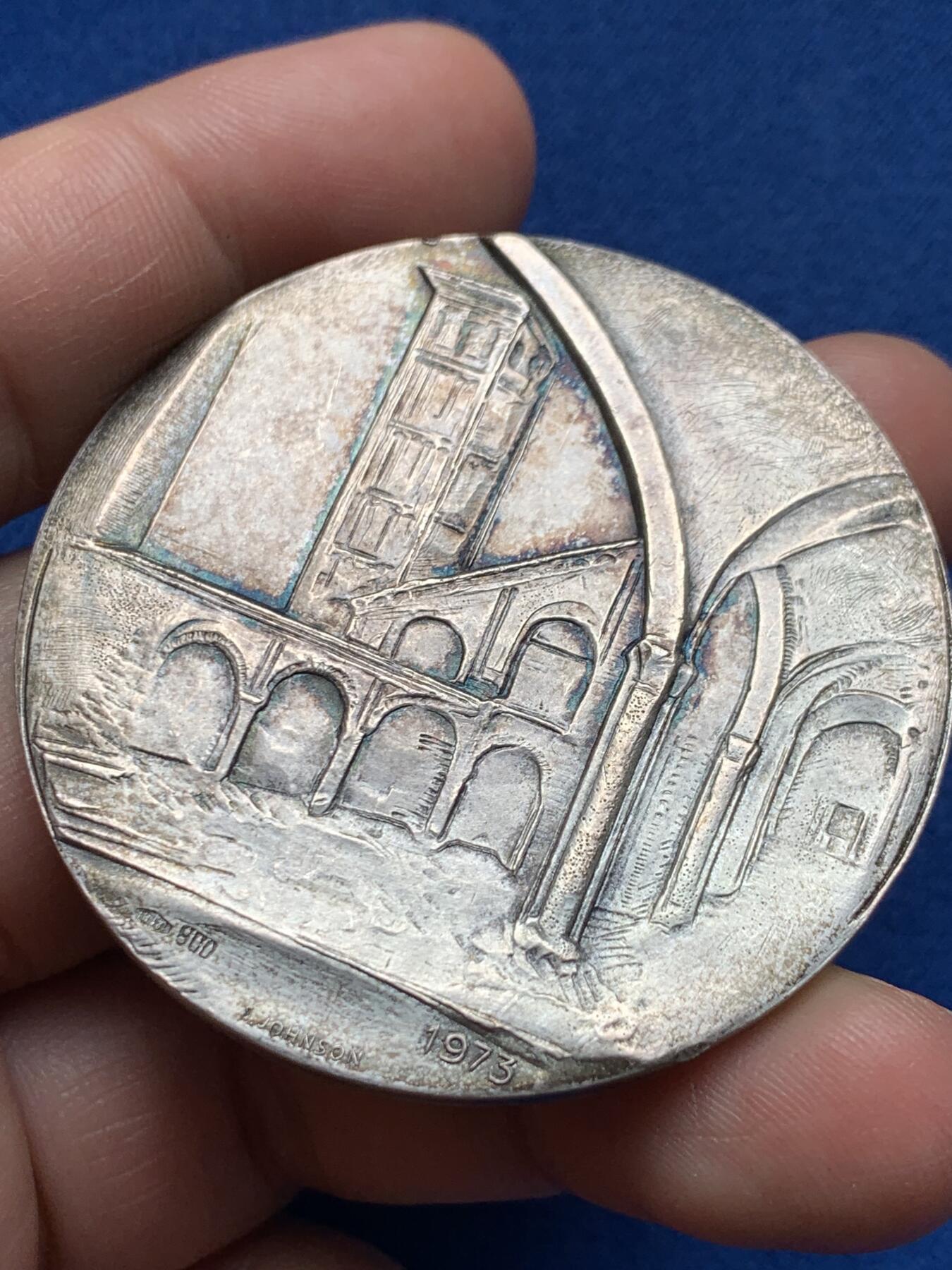 《竞宝斋》第373场 周日，周一，周二 3场连拍 （全场包邮） 意大利米兰1973景观银章 五彩包浆带银标 53.4克 49.7mm