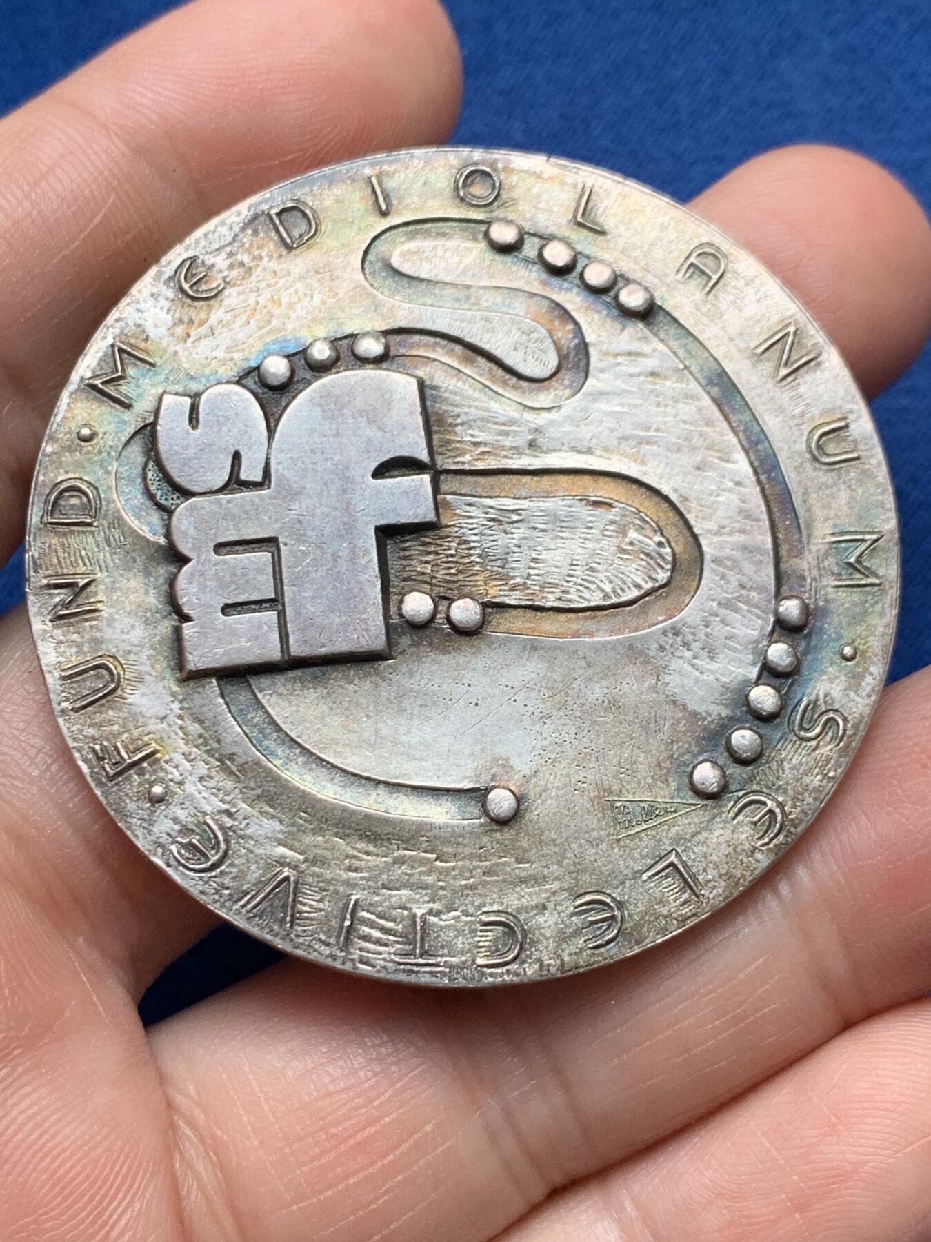 《竞宝斋》第373场 周日，周一，周二 3场连拍 （全场包邮） 意大利米兰1973景观银章 五彩包浆带银标 53.4克 49.7mm