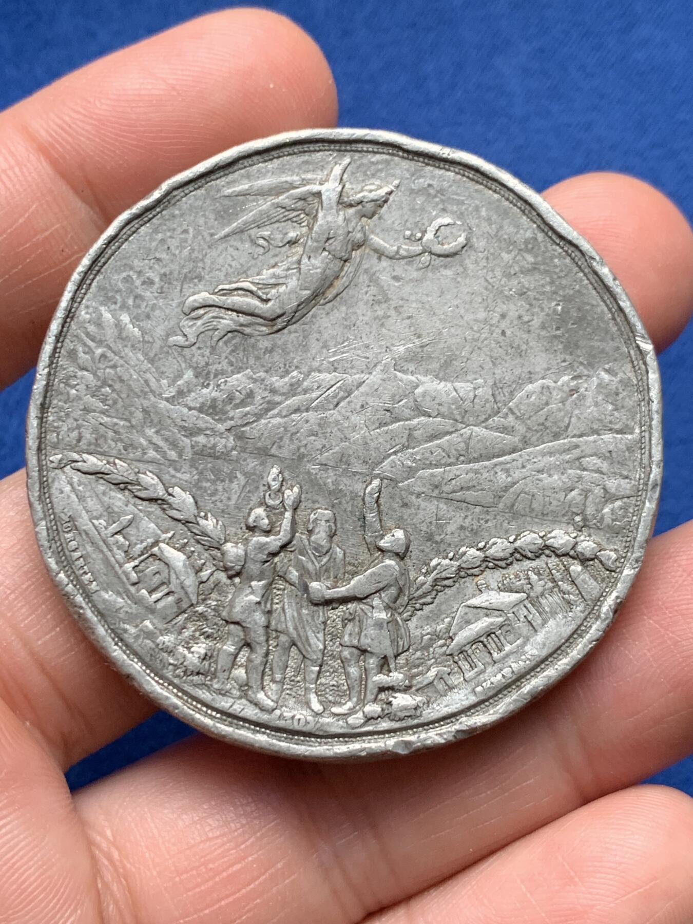 《竞宝斋》第373场 周日，周一，周二 3场连拍 （全场包邮） 瑞士联邦600周年纪念章 WM材质 49.6mm 49.7克 元素丰富 战损版本