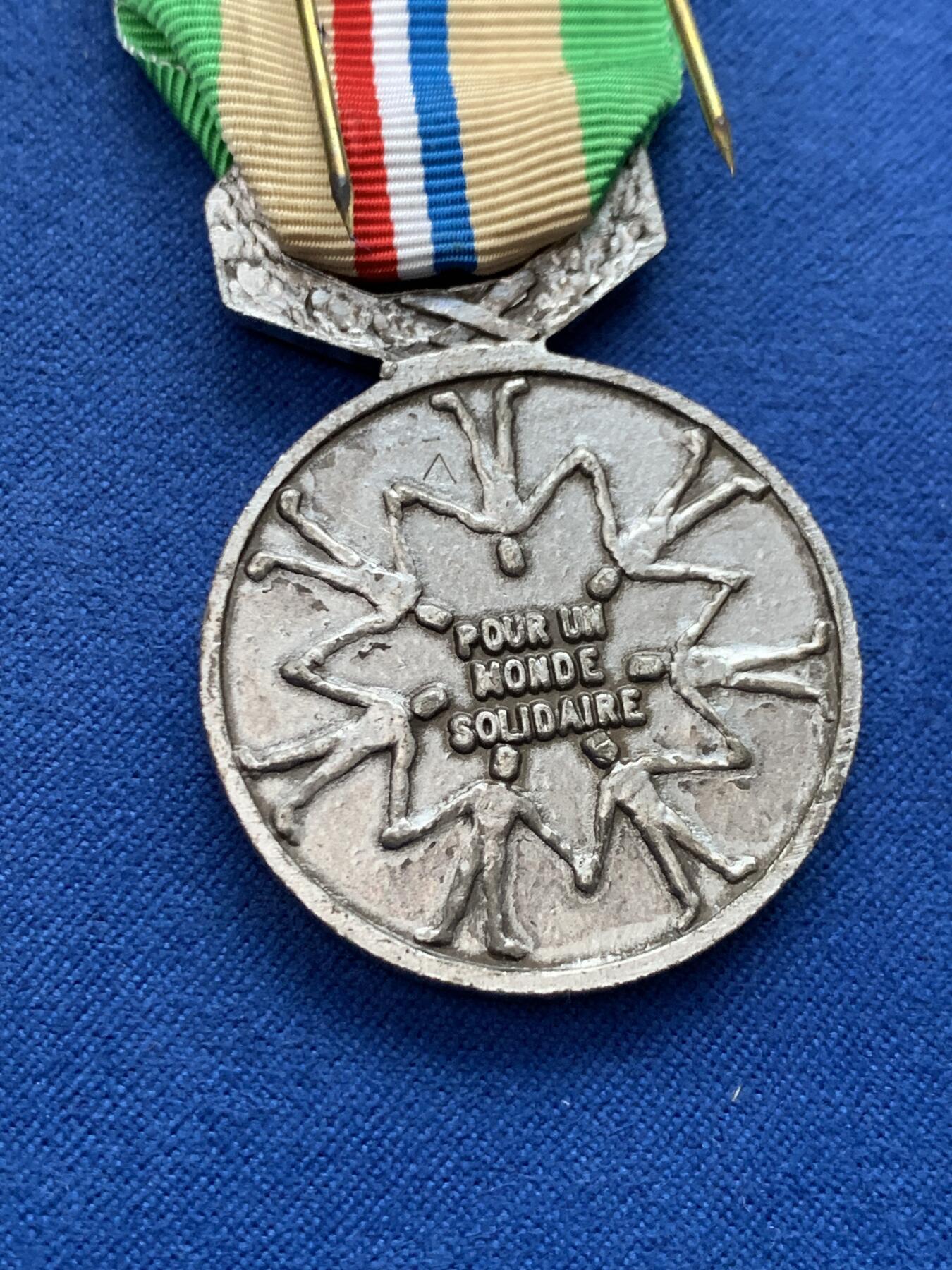 《竞宝斋》第373场 周日，周一，周二 3场连拍 （全场包邮） 全国联邦军事奖章 总重约25克