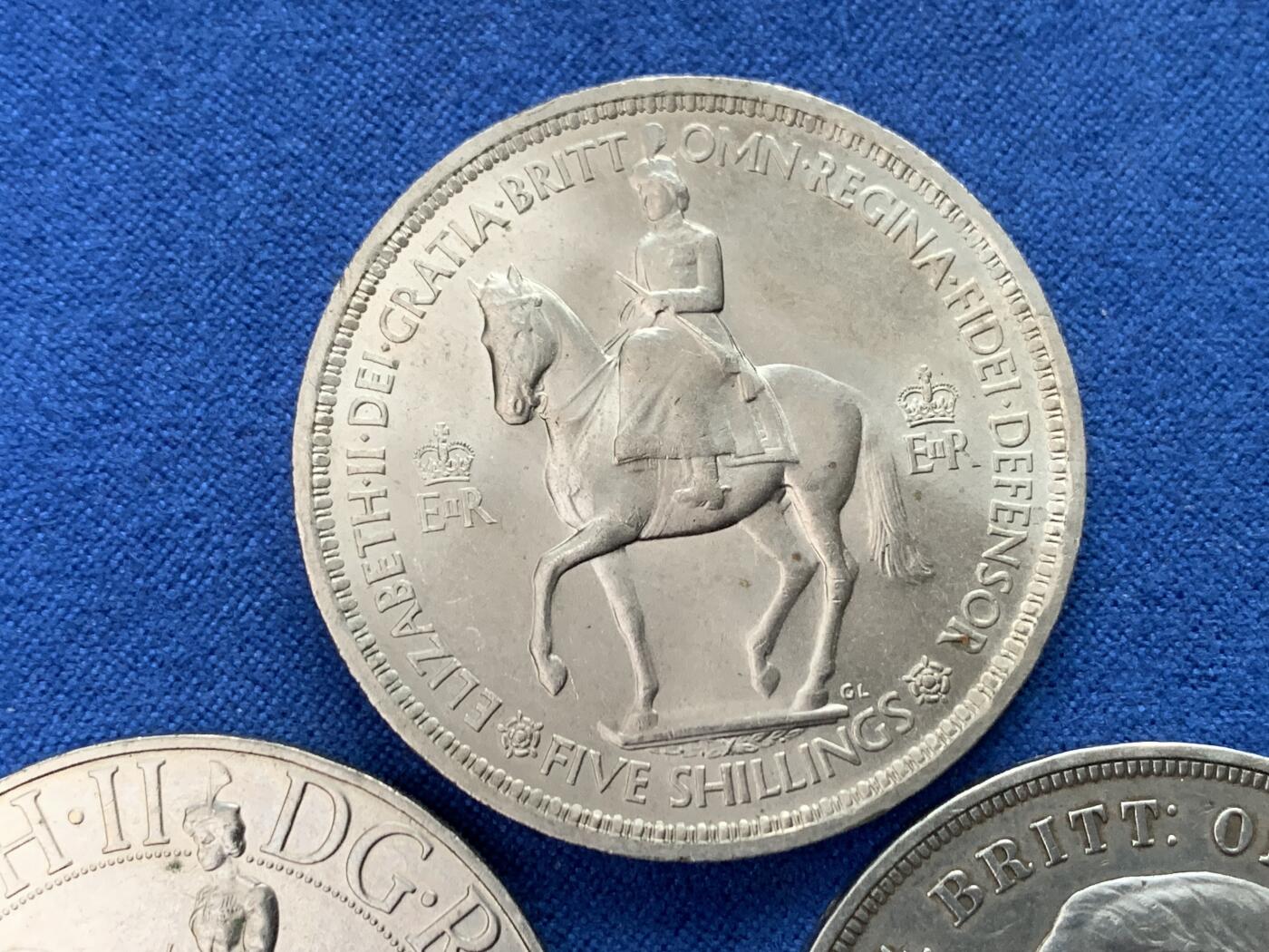 《竞宝斋》第373场 周日，周一，周二 3场连拍 （全场包邮） 三枚一组 英国克朗币，2枚登基克朗+1枚木马剑银币