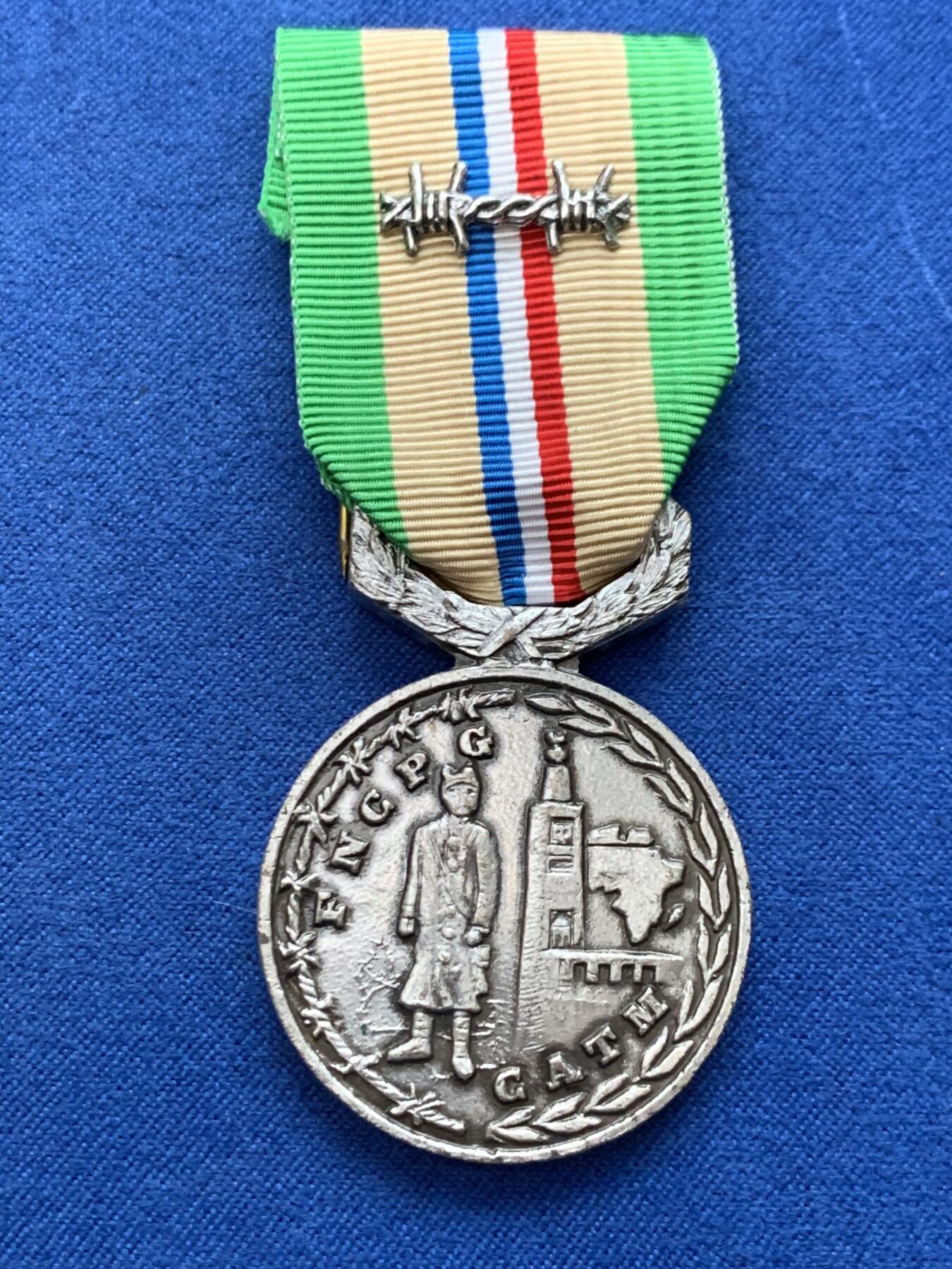 《竞宝斋》第373场 周日，周一，周二 3场连拍 （全场包邮） 全国联邦军事奖章 总重约25克