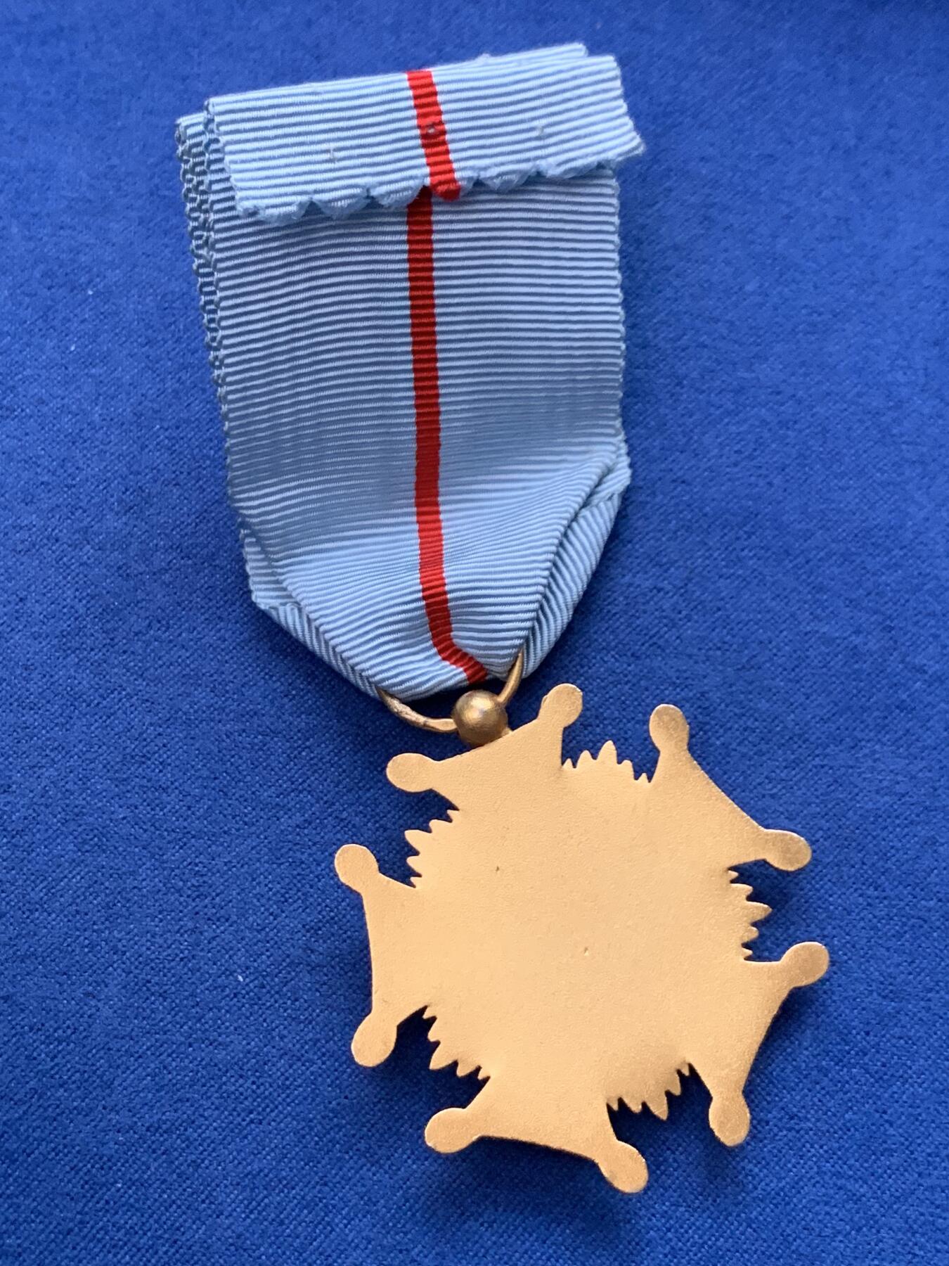 《竞宝斋》第373场 周日，周一，周二 3场连拍 （全场包邮） 法国礼遇奖章 镀金珐琅工艺 总重约24克