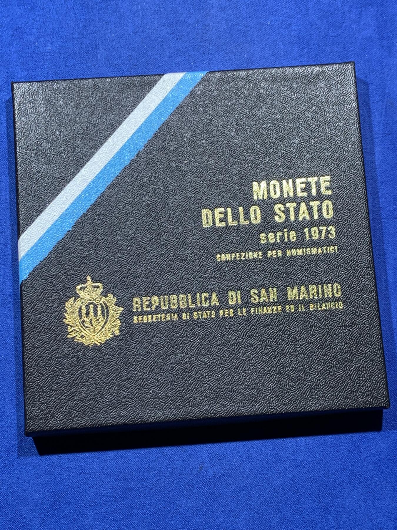 《竞宝斋》第373场 周日，周一，周二 3场连拍 （全场包邮） 原盒证书 圣马力诺1973年8枚封装套币 早期年份 其中500里拉是银币