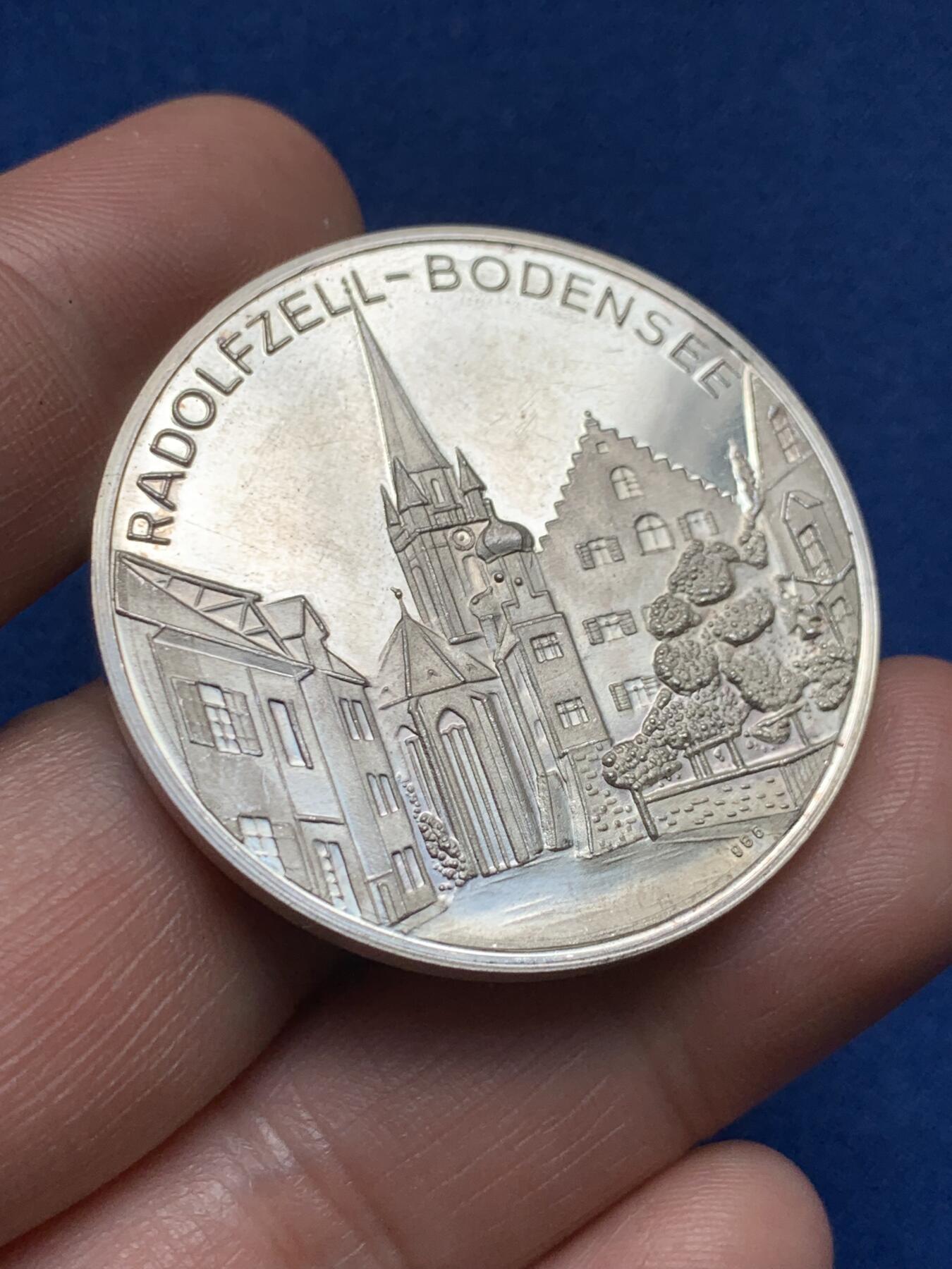 《竞宝斋》第373场 周日，周一，周二 3场连拍 （全场包邮） 德国 拉多尔夫采尔 博登斯 教堂 景观银章 精致感强 986银 29.9克 40.2mm 细节见图