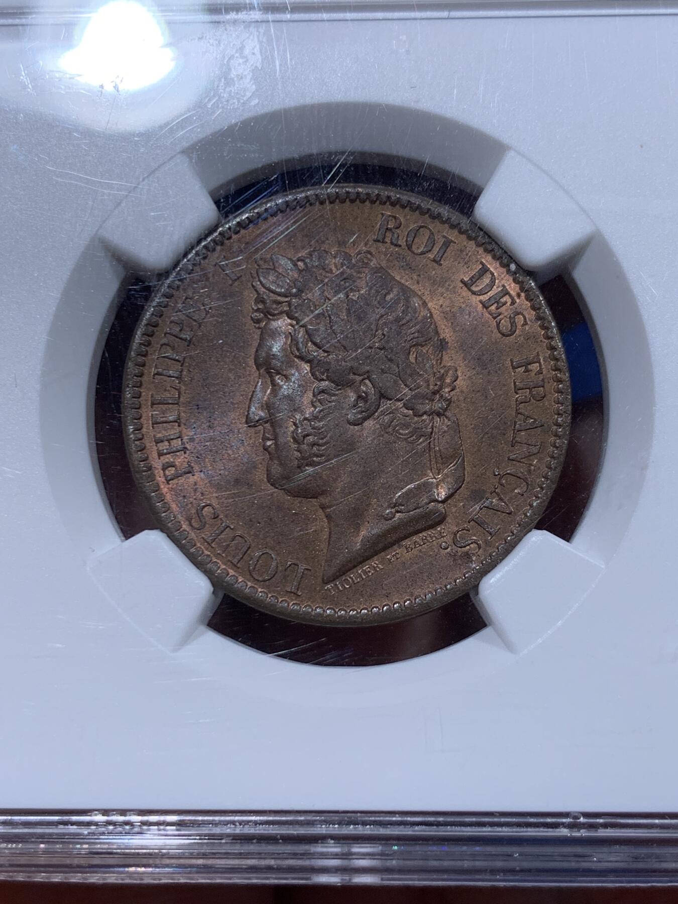 《竞宝斋》第373场 周日，周一，周二 3场连拍 （全场包邮） NGC MS64BN 法国1839年菲利普一世5生丁铜币，流通于法属西印度。铜光犹存，状态丝滑。法属早期流通铜币高分难遇，此前MS-61分竞宝斋700元不含佣成交，64分稀奇首拍