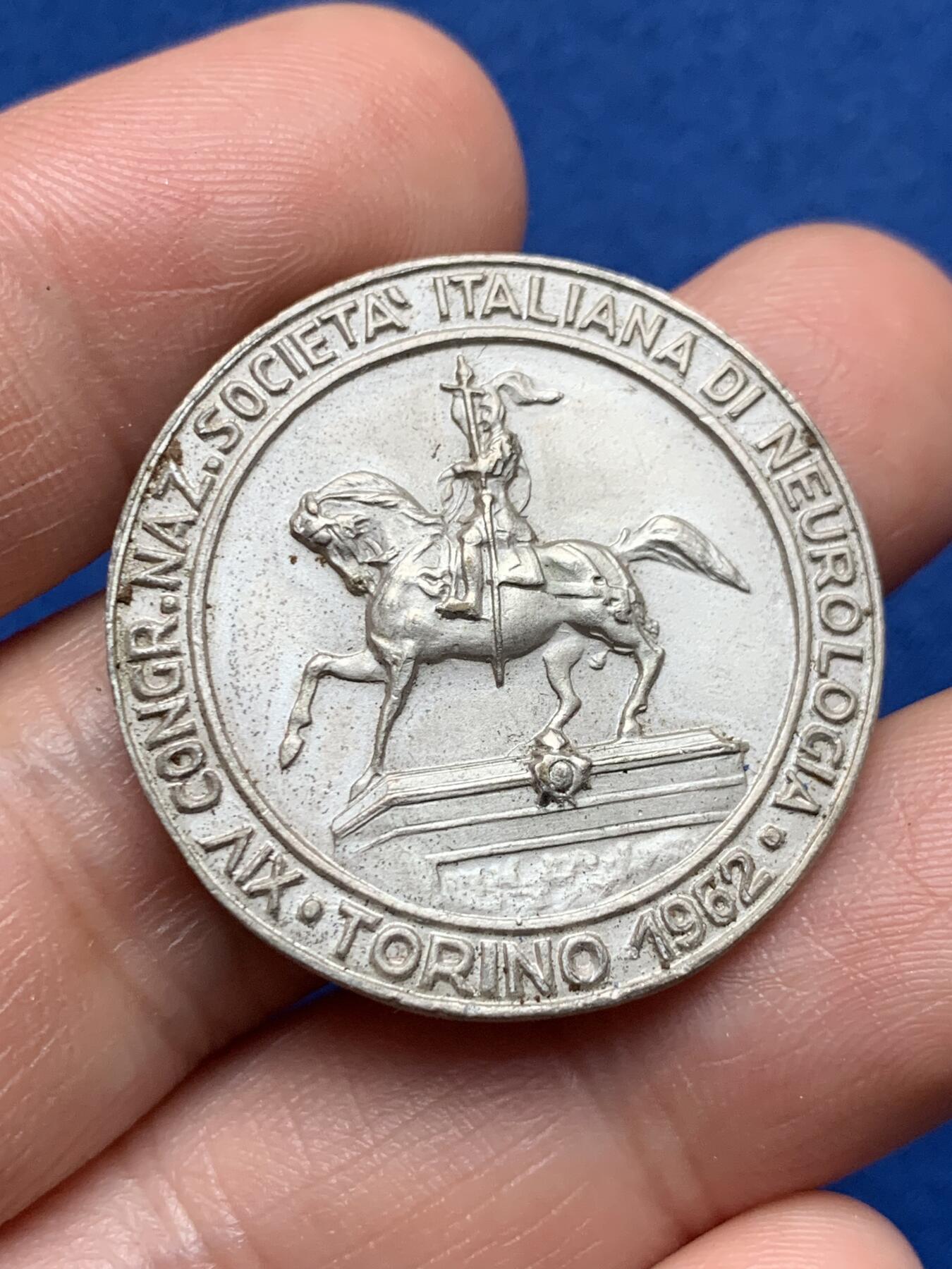 《竞宝斋》第373场 周日，周一，周二 3场连拍 （全场包邮） 意大利 骑士 镀银纪念章 11.08克 31.5mm