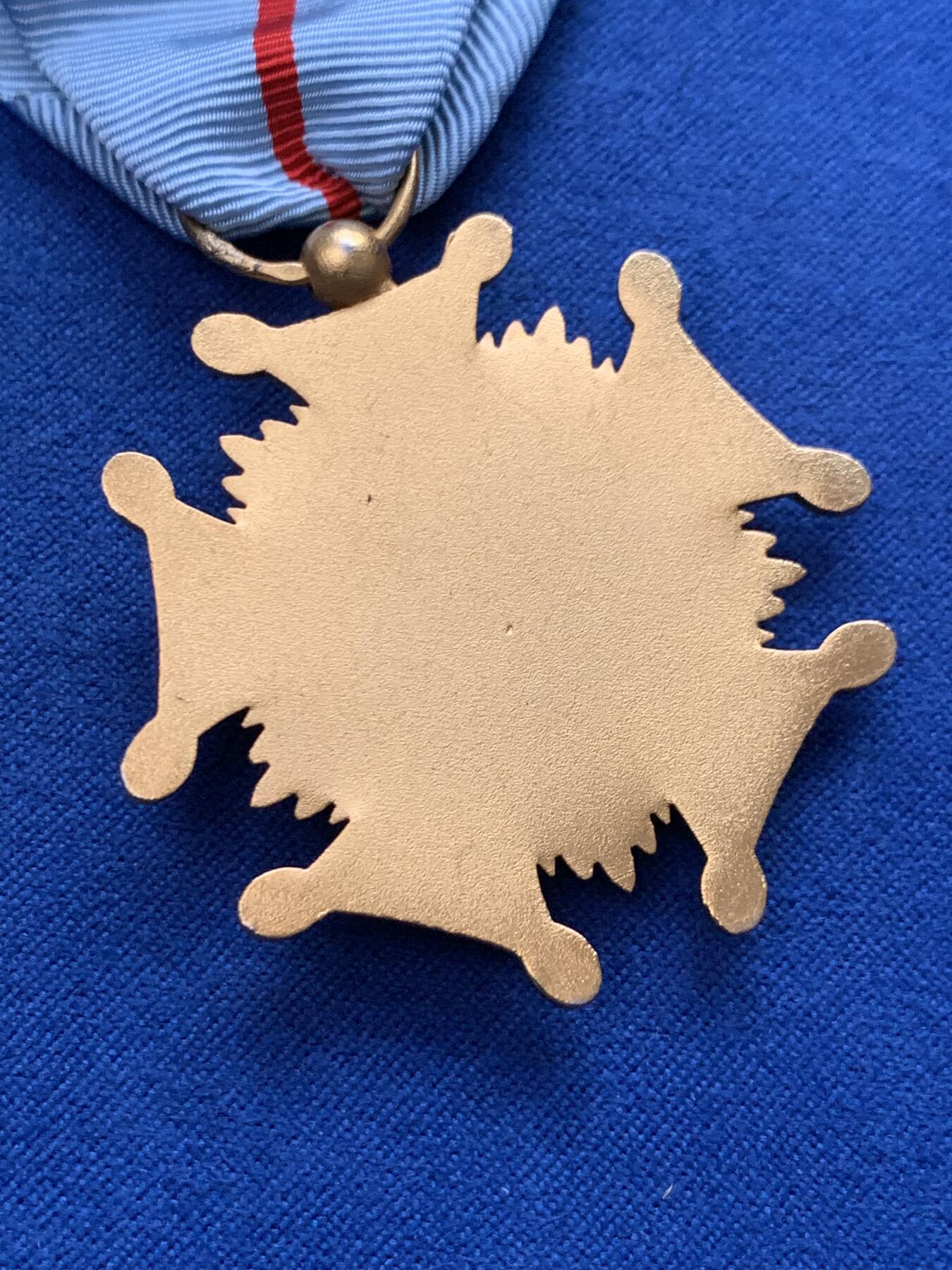 《竞宝斋》第373场 周日，周一，周二 3场连拍 （全场包邮） 法国礼遇奖章 镀金珐琅工艺 总重约24克