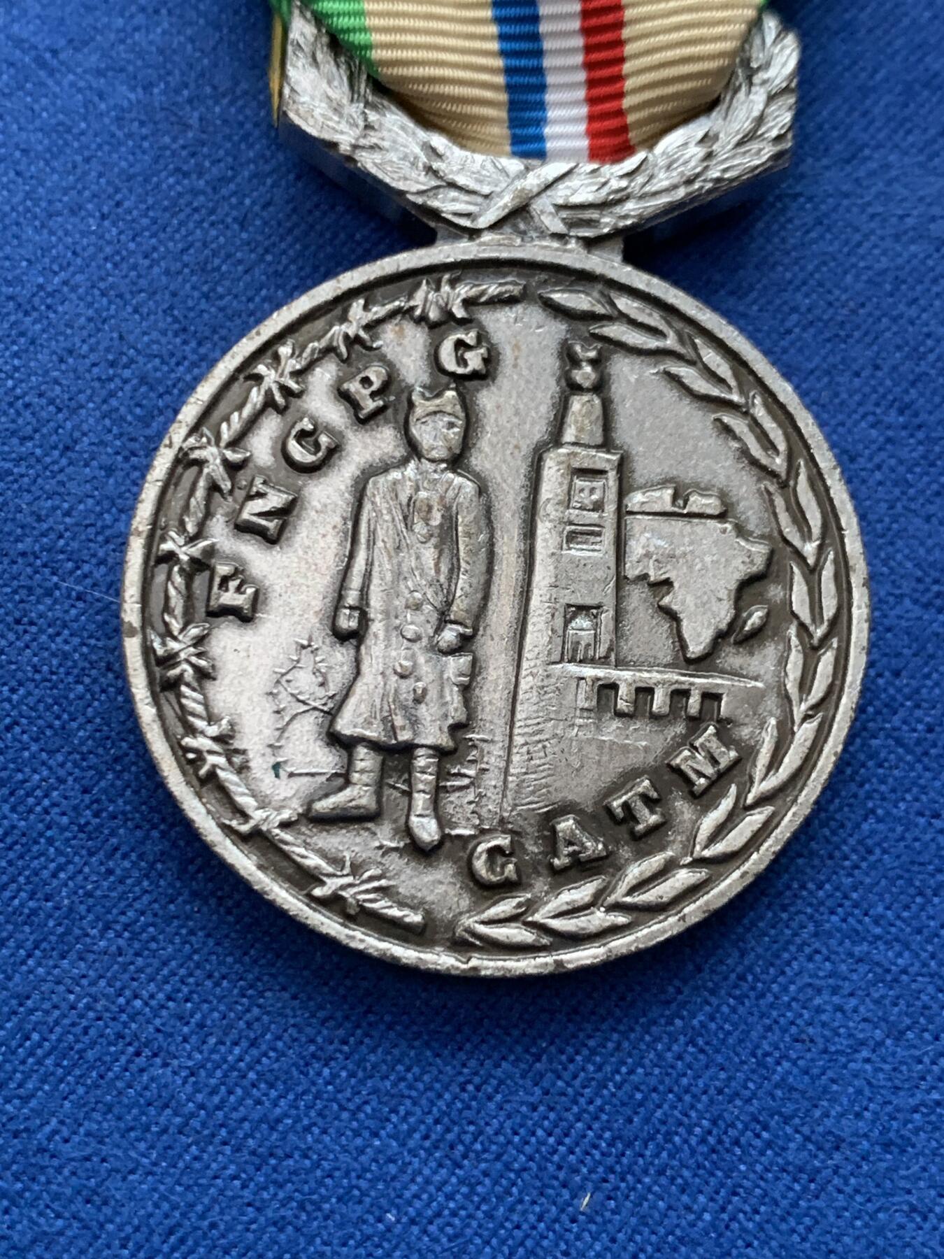 《竞宝斋》第373场 周日，周一，周二 3场连拍 （全场包邮） 全国联邦军事奖章 总重约25克