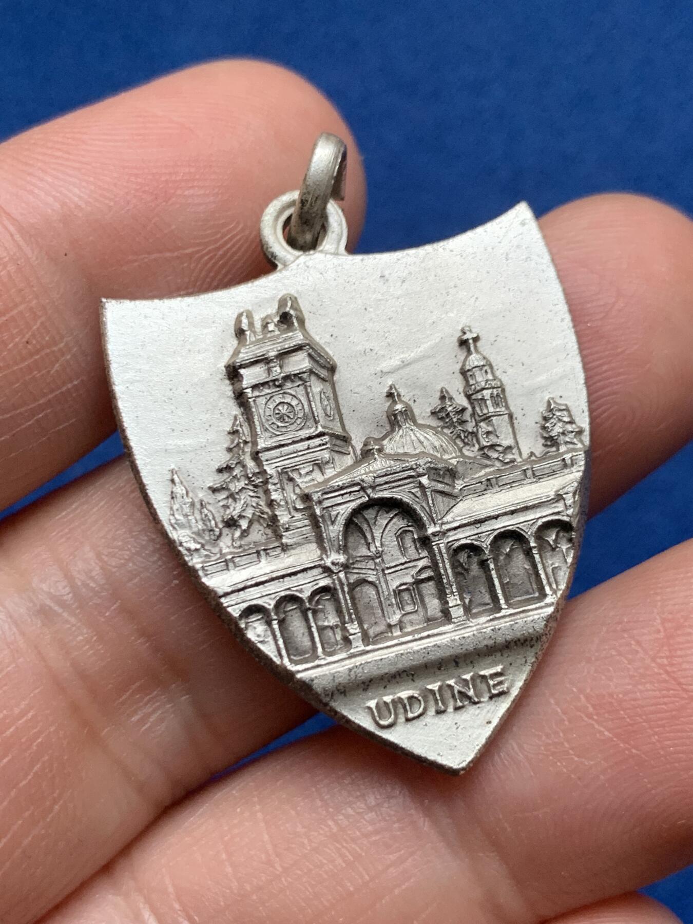 《竞宝斋》第373场 周日，周一，周二 3场连拍 （全场包邮） 国际犬展1978盾型奖章 最高约34.5mm 11.7克