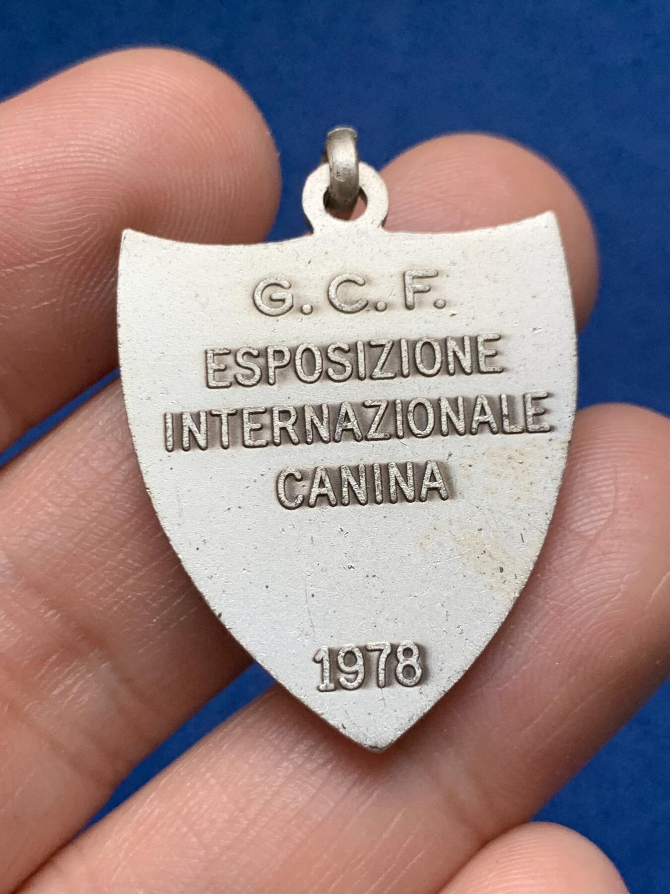 《竞宝斋》第373场 周日，周一，周二 3场连拍 （全场包邮） 国际犬展1978盾型奖章 最高约34.5mm 11.7克