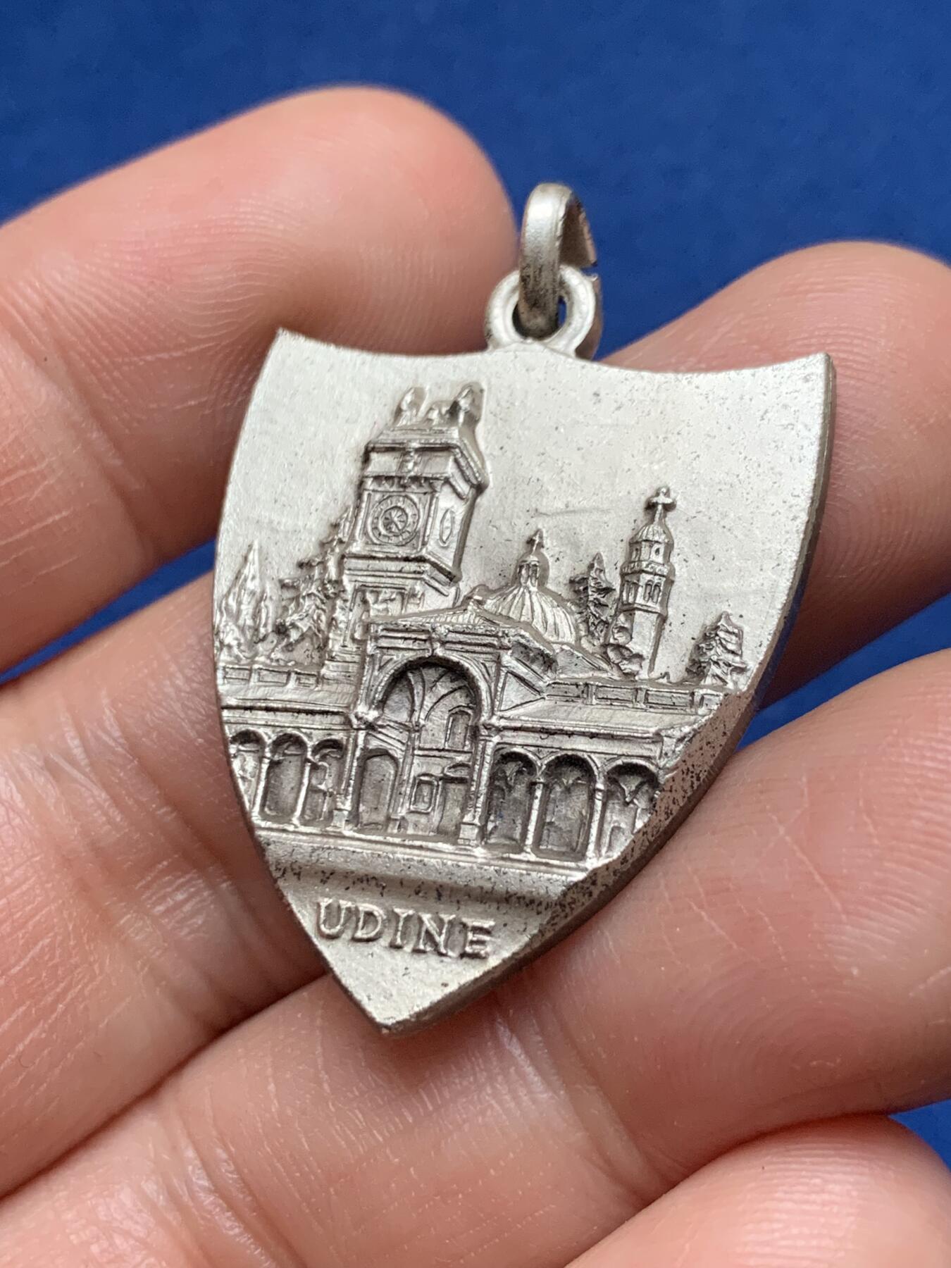 《竞宝斋》第373场 周日，周一，周二 3场连拍 （全场包邮） 国际犬展1978盾型奖章 最高约34.5mm 11.7克