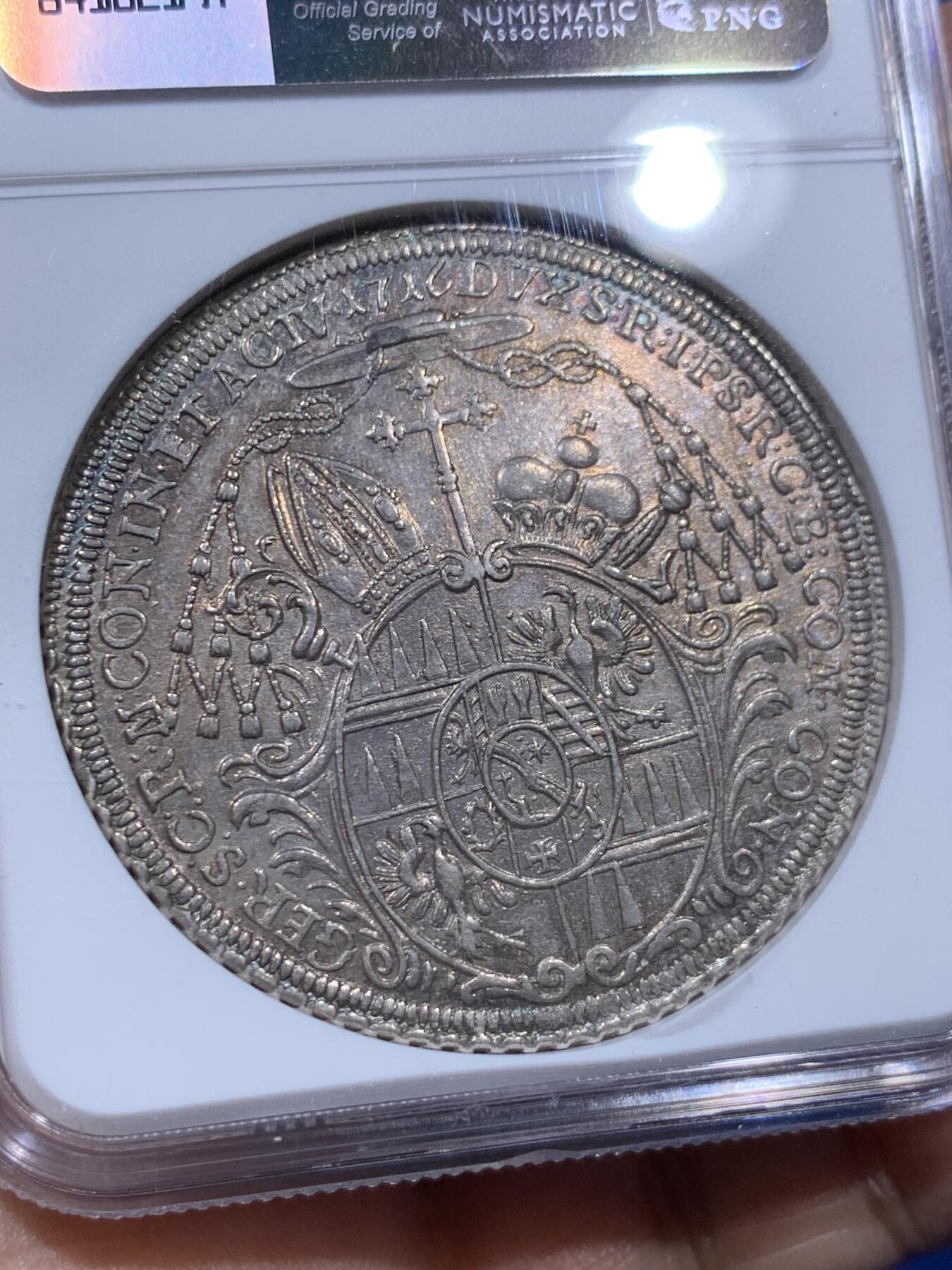 《竞宝斋》第373场 周日，周一，周二 3场连拍 （全场包邮） NGC UNC 神圣罗马帝国波西米亚王国奥尔穆茨主教区1716年泰勒大银币 币面打制清晰，高点具在，黑五彩包浆，单一年份  这个头像还是首见