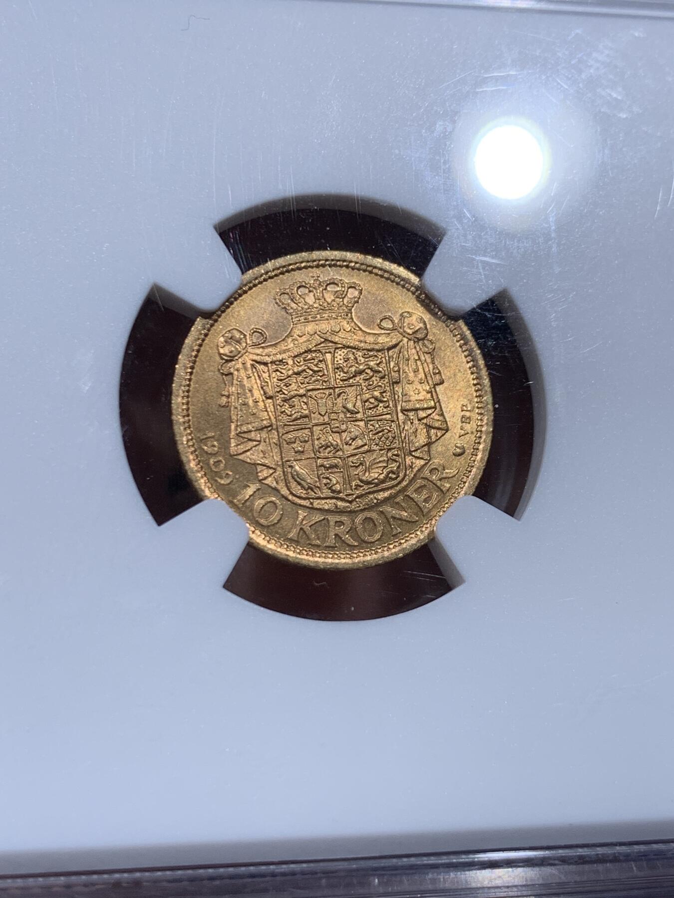 《竞宝斋》第373场 周日，周一，周二 3场连拍 （全场包邮） NGC MS64 丹麦1909年弗里德里克八世10克朗金币 4.48克