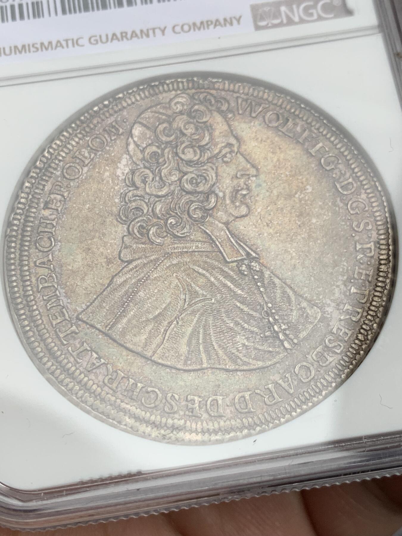 《竞宝斋》第373场 周日，周一，周二 3场连拍 （全场包邮） NGC UNC 神圣罗马帝国波西米亚王国奥尔穆茨主教区1716年泰勒大银币 币面打制清晰，高点具在，黑五彩包浆，单一年份  这个头像还是首见