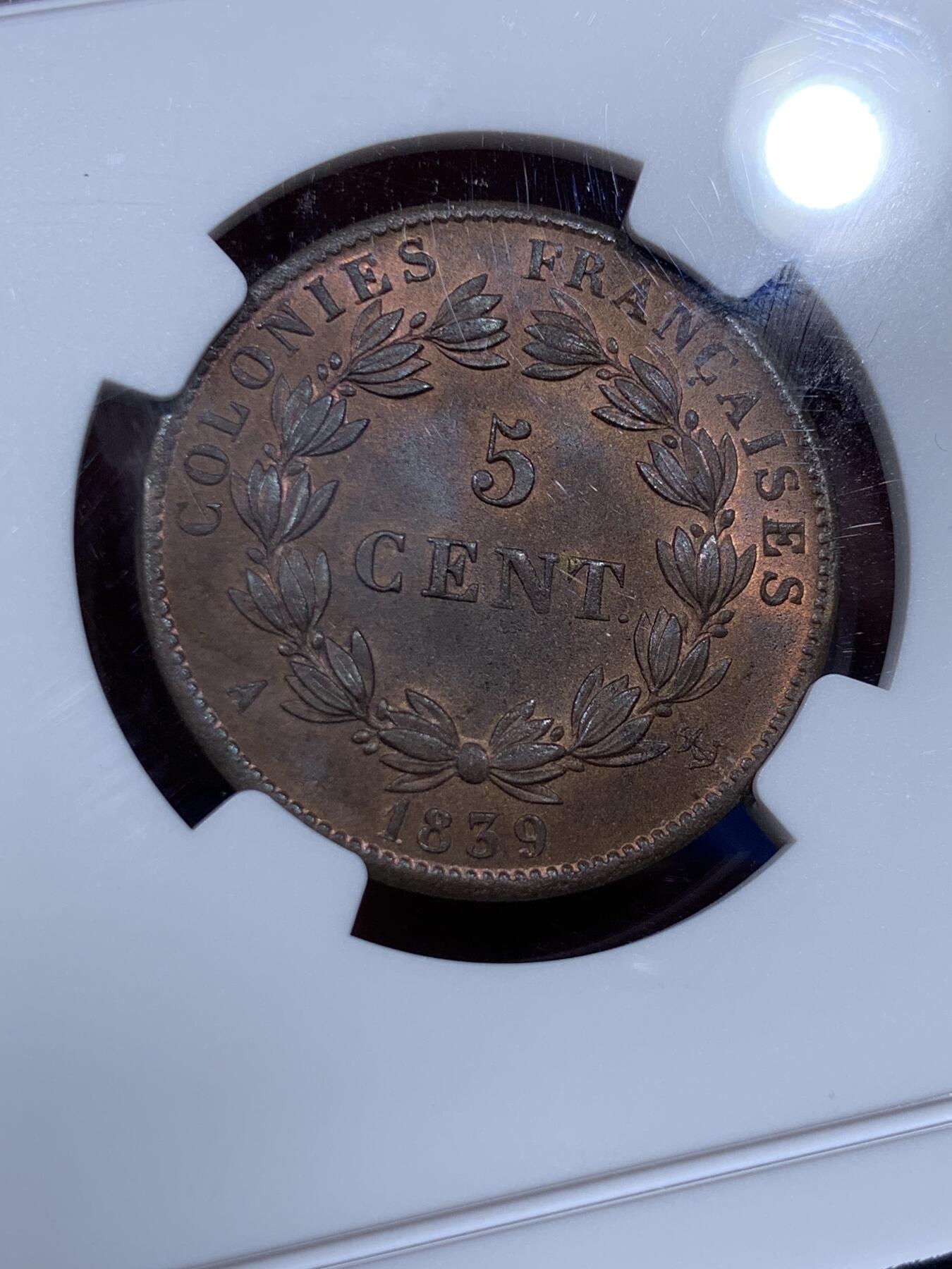 《竞宝斋》第373场 周日，周一，周二 3场连拍 （全场包邮） NGC MS64BN 法国1839年菲利普一世5生丁铜币，流通于法属西印度。铜光犹存，状态丝滑。法属早期流通铜币高分难遇，此前MS-61分竞宝斋700元不含佣成交，64分稀奇首拍