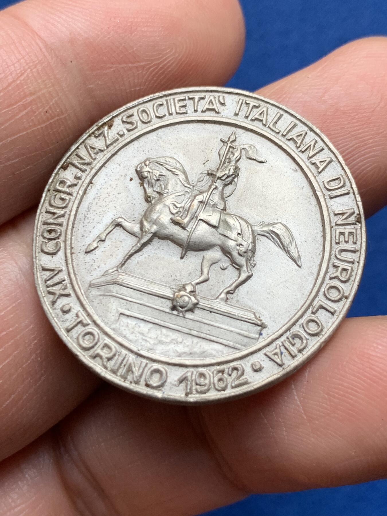 《竞宝斋》第373场 周日，周一，周二 3场连拍 （全场包邮） 意大利 骑士 镀银纪念章 11.08克 31.5mm