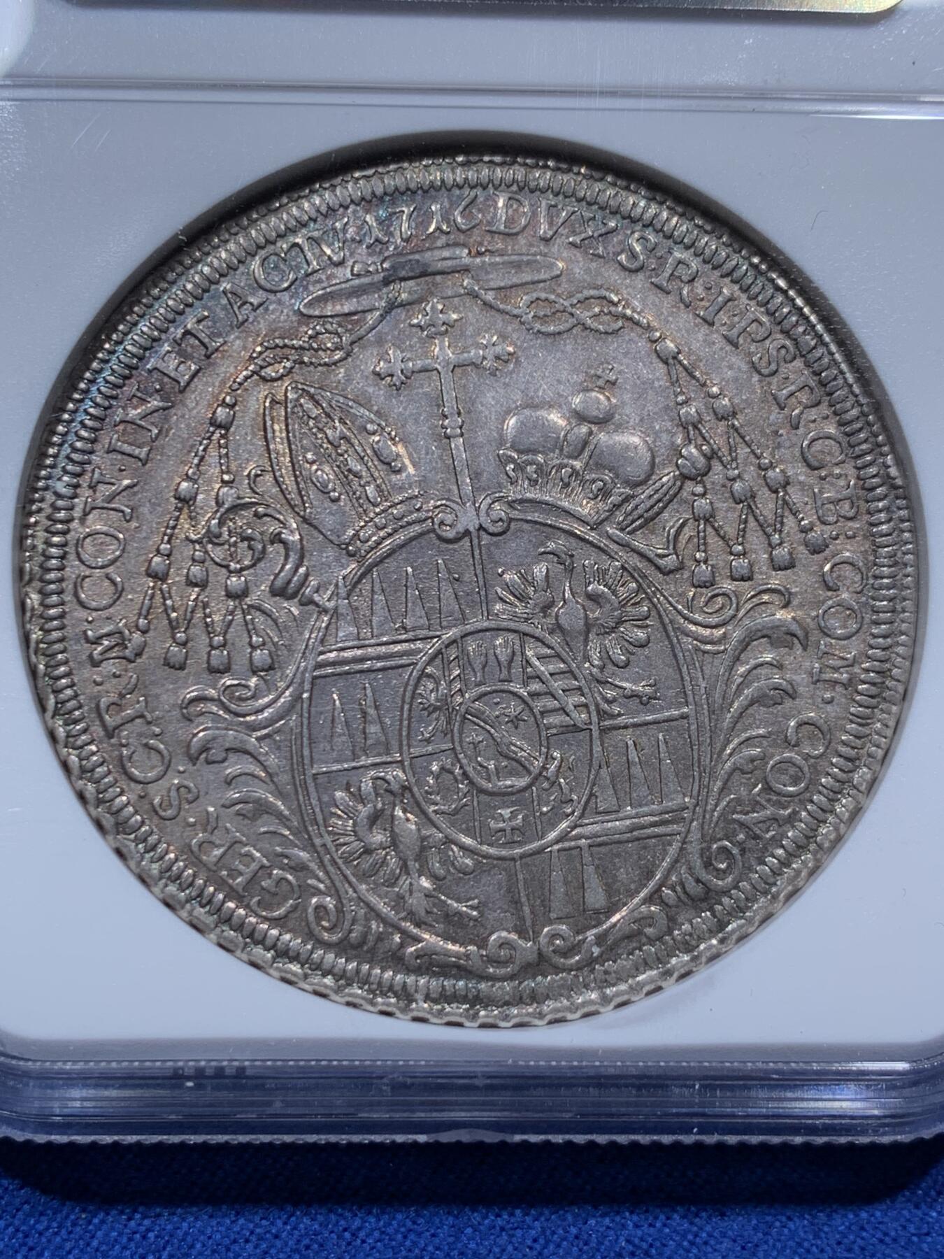 《竞宝斋》第373场 周日，周一，周二 3场连拍 （全场包邮） NGC UNC 神圣罗马帝国波西米亚王国奥尔穆茨主教区1716年泰勒大银币 币面打制清晰，高点具在，黑五彩包浆，单一年份  这个头像还是首见