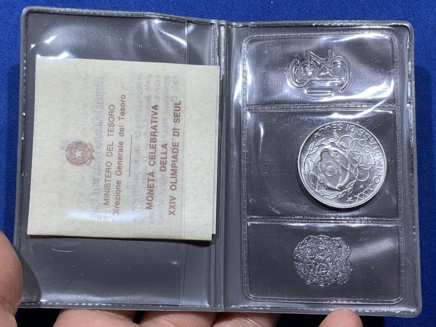 《竞宝斋》第373场 周日，周一，周二 3场连拍 （全场包邮） 意大利1988年夏季奥运纪念500里拉银币 册装带证书