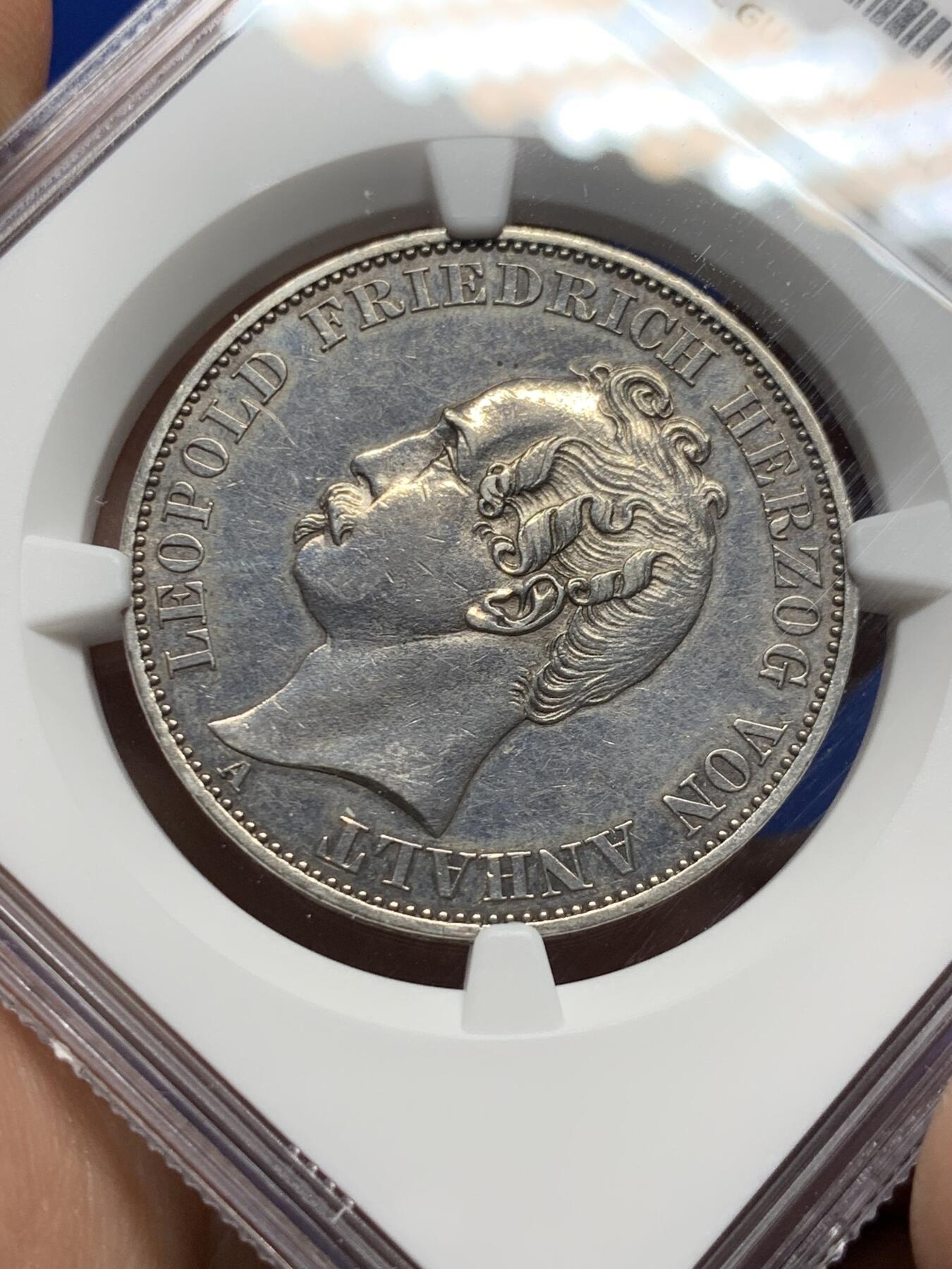 《竞宝斋》第373场 周日，周一，周二 3场连拍 （全场包邮） NGC AUD 德国1863年安哈特-德绍1泰勒银币 铸造用于庆祝安哈特公国重新联合