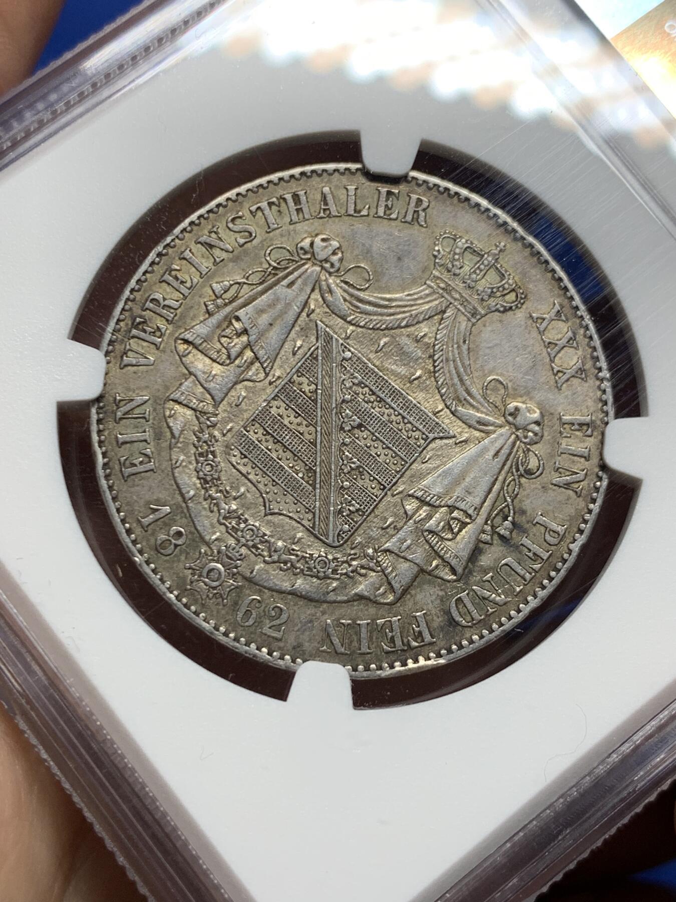 《竞宝斋》第373场 周日，周一，周二 3场连拍 （全场包邮） NGC AU53 德国 1862年 萨克森-梅宁根流通1泰勒 原味包浆 状态非常好 小邦泰勒 性价比品种 细节见图