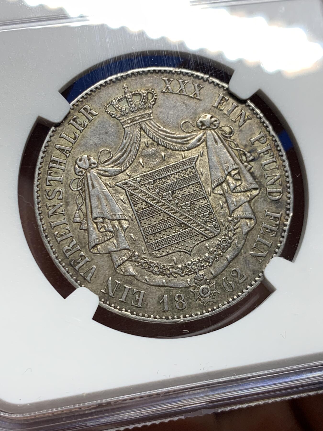 《竞宝斋》第373场 周日，周一，周二 3场连拍 （全场包邮） NGC AU53 德国 1862年 萨克森-梅宁根流通1泰勒 原味包浆 状态非常好 小邦泰勒 性价比品种 细节见图