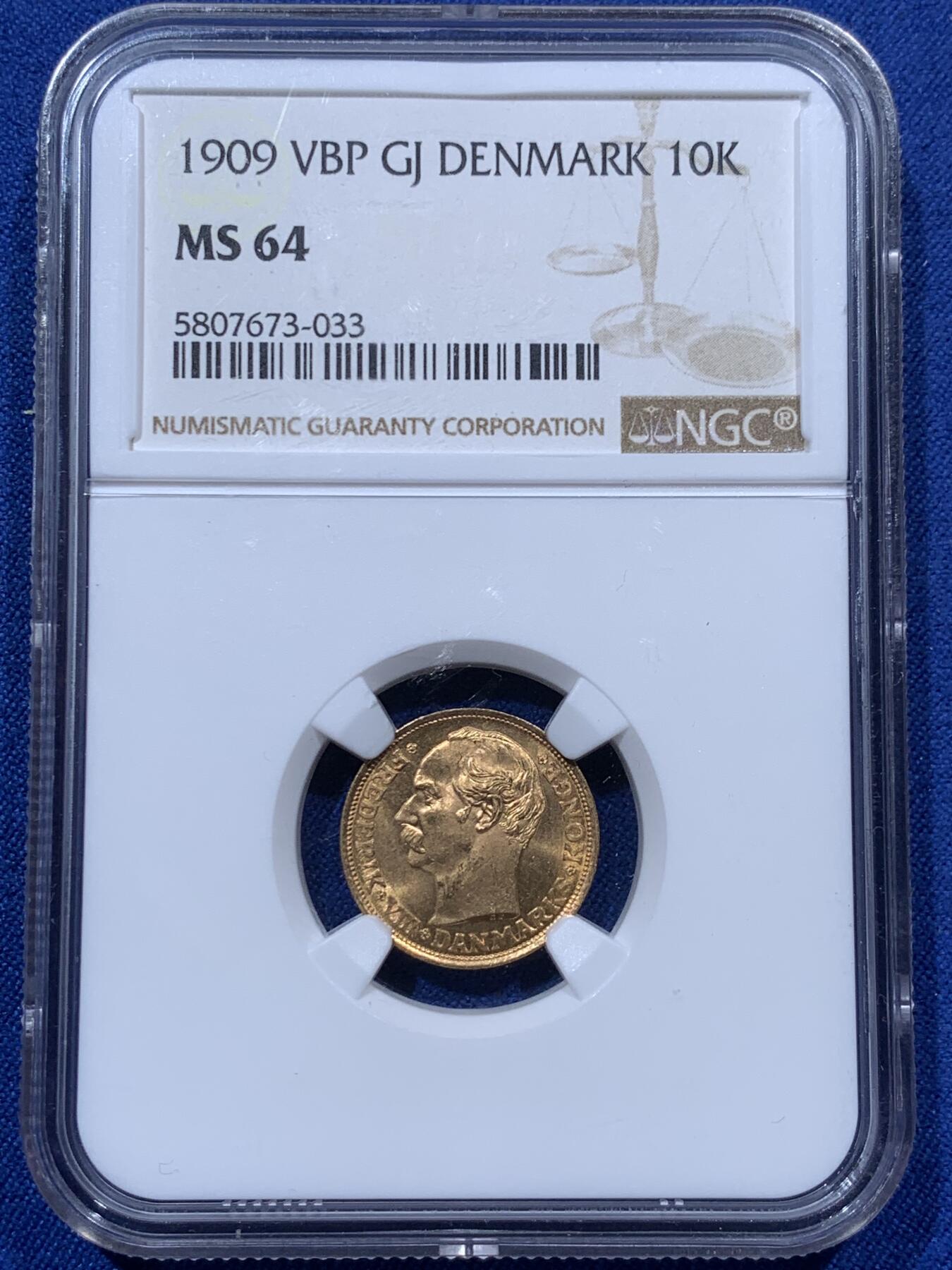 《竞宝斋》第373场 周日，周一，周二 3场连拍 （全场包邮） NGC MS64 丹麦1909年弗里德里克八世10克朗金币 4.48克