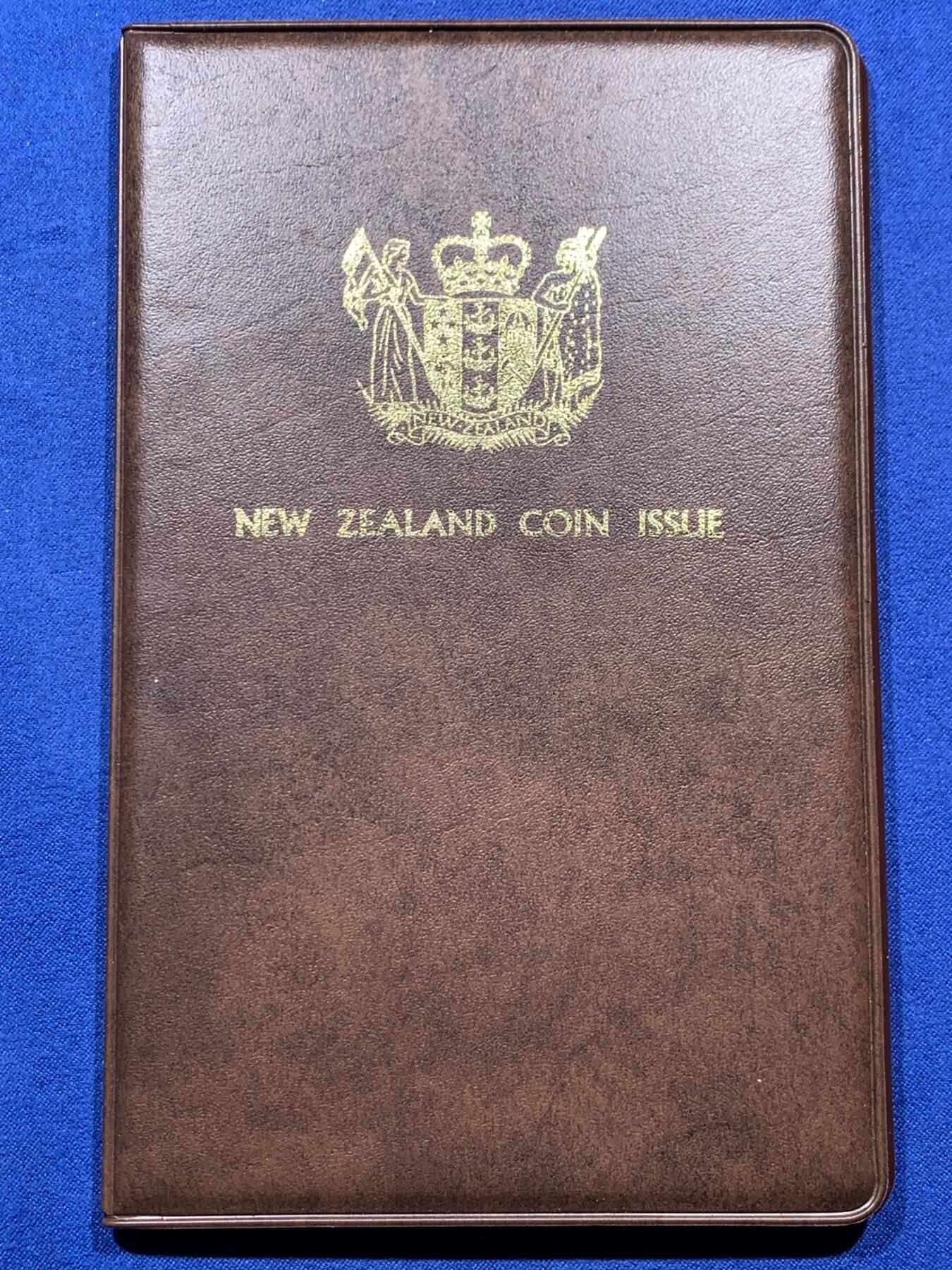 《竞宝斋》第374场 周日，周一，周二 3场连拍 （全场包邮） 新西兰官方MS 三套一组 1981 1982 1987 保存得都很不错 没有氧化 几个$1克朗型纪念币都挺少见的