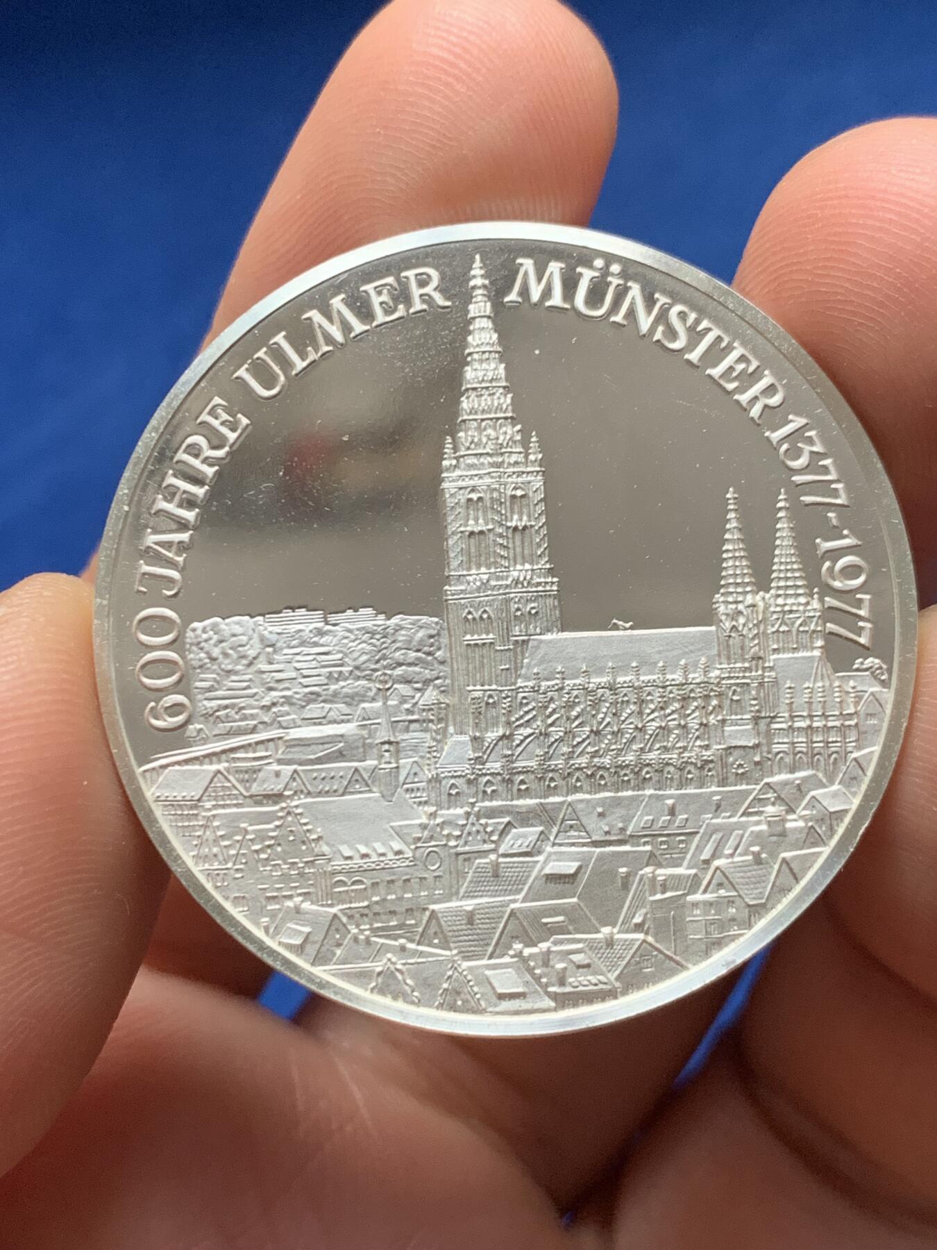 《竞宝斋》第374场 周日，周一，周二 3场连拍 （全场包邮） 德意志联邦共和国1377-1977乌尔默明斯特600周年纪念银章 镜面感 24.9克 40.3mm 纯银