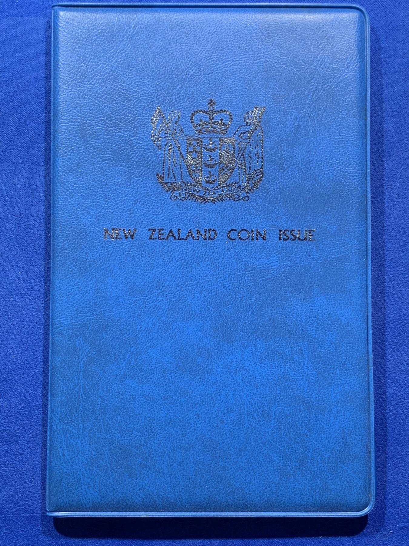 《竞宝斋》第374场 周日，周一，周二 3场连拍 （全场包邮） 新西兰官方MS 三套一组 1981 1982 1987 保存得都很不错 没有氧化 几个$1克朗型纪念币都挺少见的