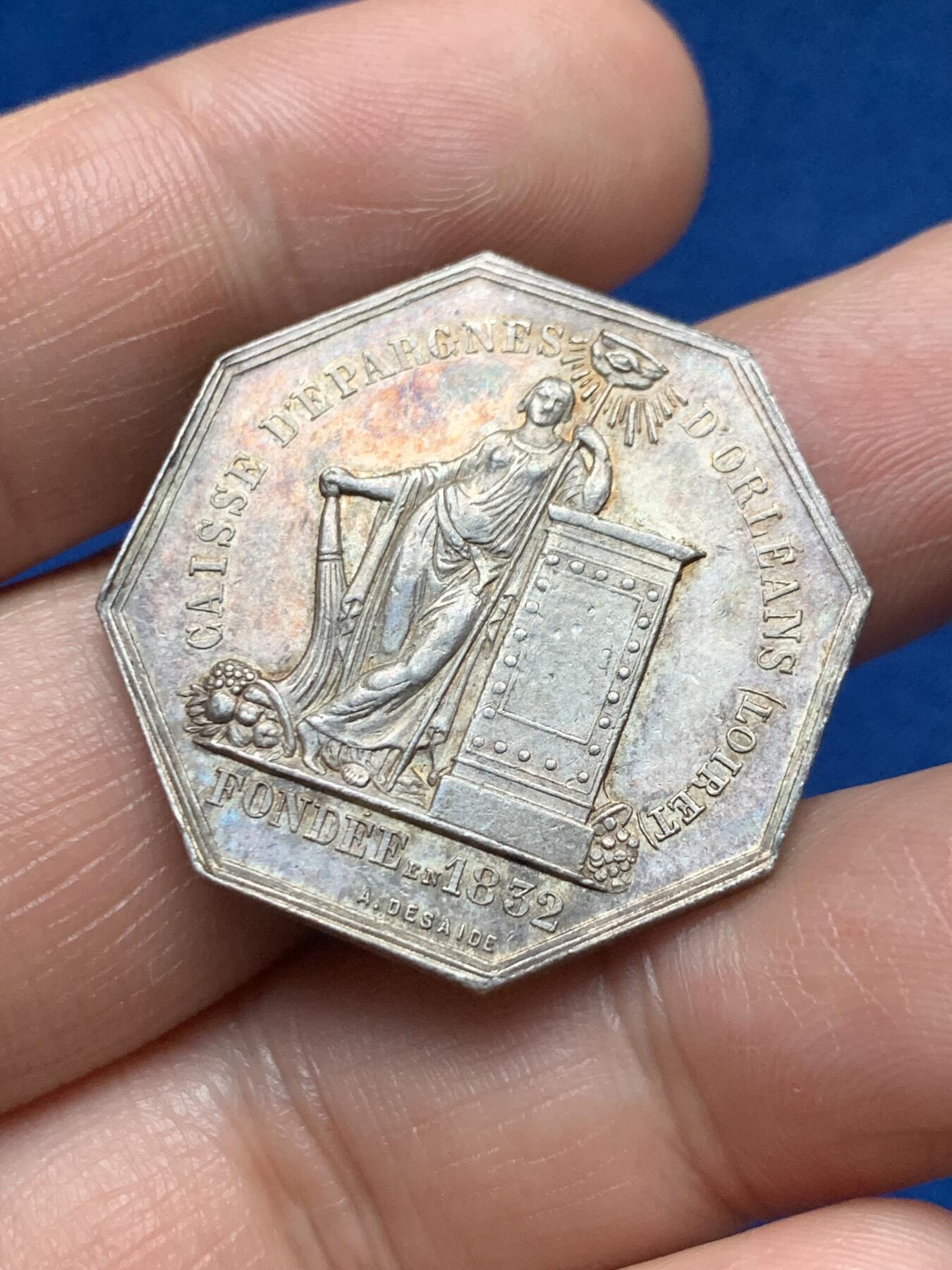 《竞宝斋》第374场 周日，周一，周二 3场连拍 （全场包邮） 法国1832年奥尔良卢瓦雷省储蓄银行纪念八角银章，12.3克 30.8mm 丰饶角AR边铭