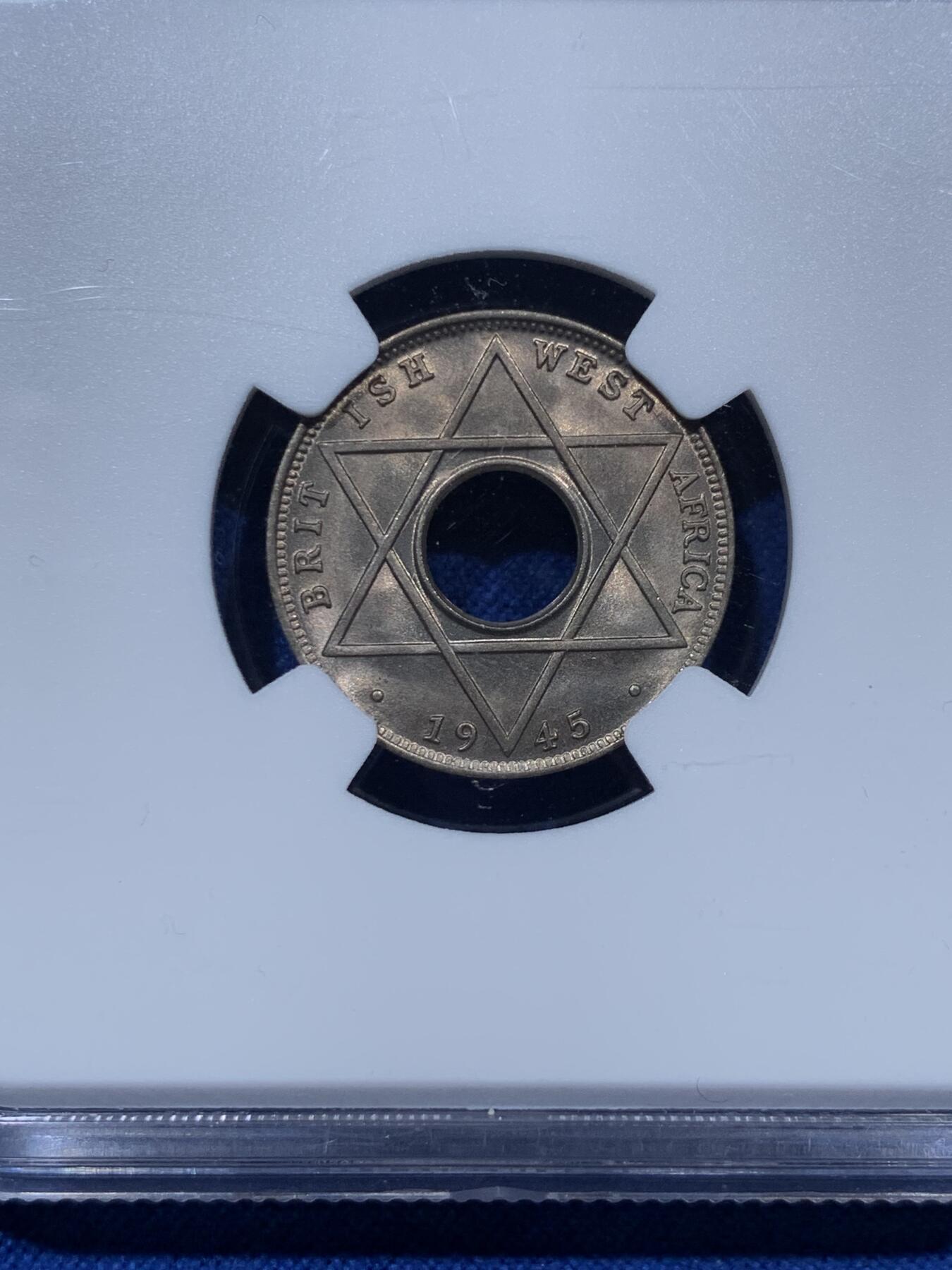 《竞宝斋》第374场 周日，周一，周二 3场连拍 （全场包邮） NGC MS66 英属西非1945年1/10便士